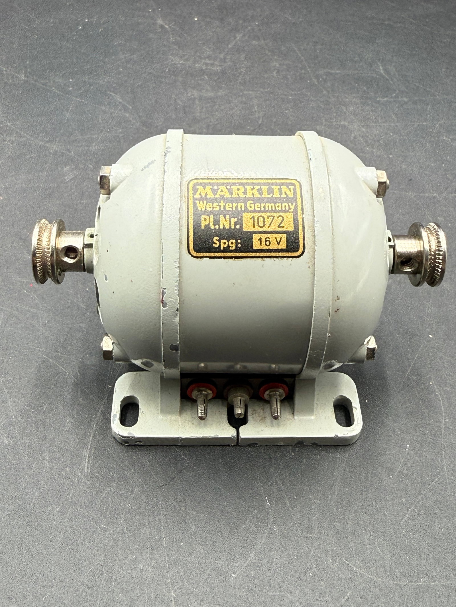 VINTAGE MARKLIN 16 VOLT ELECTRIC MOTOR MODEL #1072 (1 of 4)