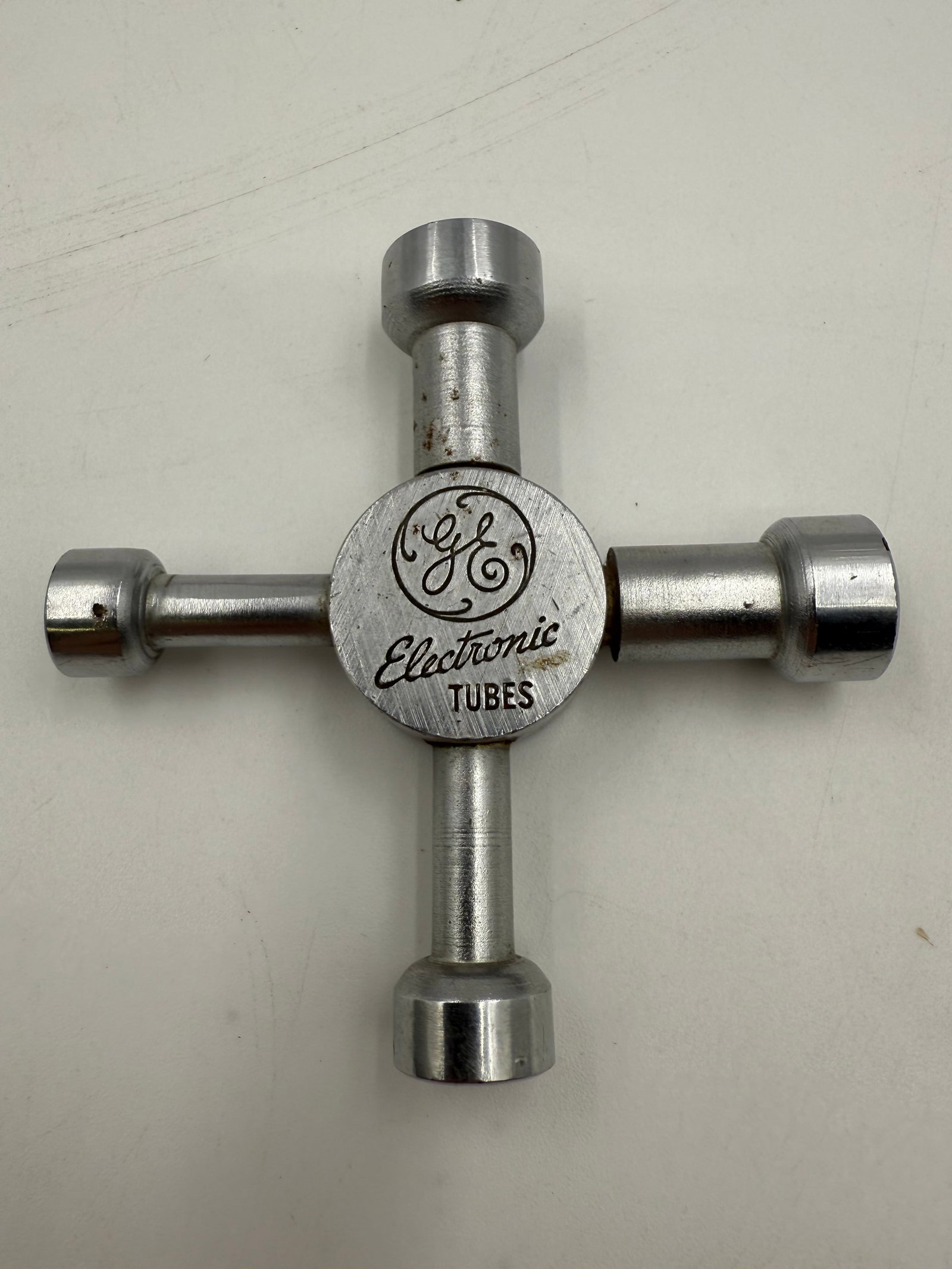 Vintage General Electric (GE) "Electronic Tubes" branded 4-way socket wrench tool. (1 of 6)