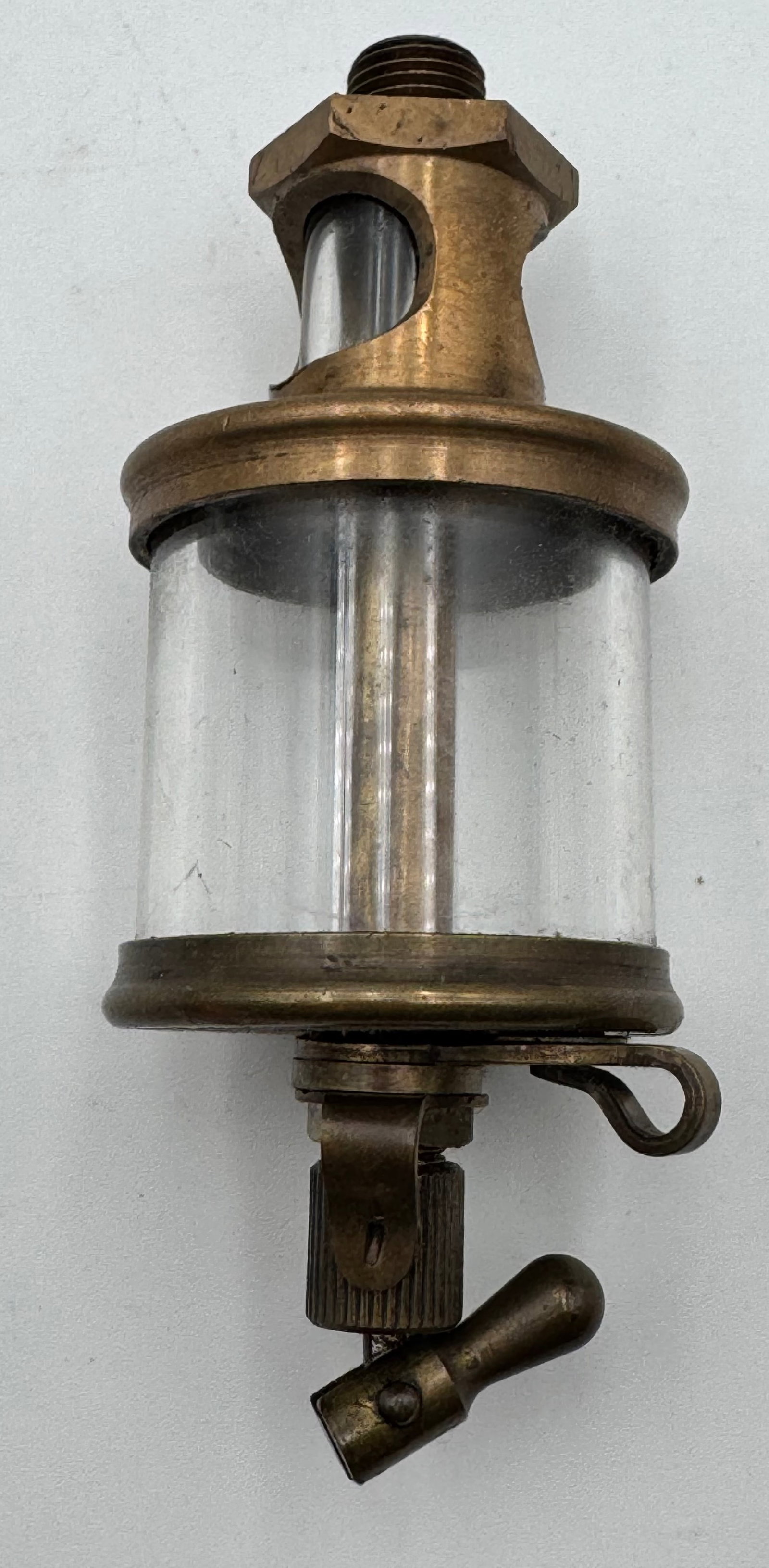 Antique Lunkenheimer Dragon Brass Steam Engine Oiler Lubricator No. 1301: Antique Lunkenheimer “Dragon” brass steam engine lubricator/oiler marked No. 1301 and made in the USA. This early industrial machinery component features a solid brass body, clear glass reserv