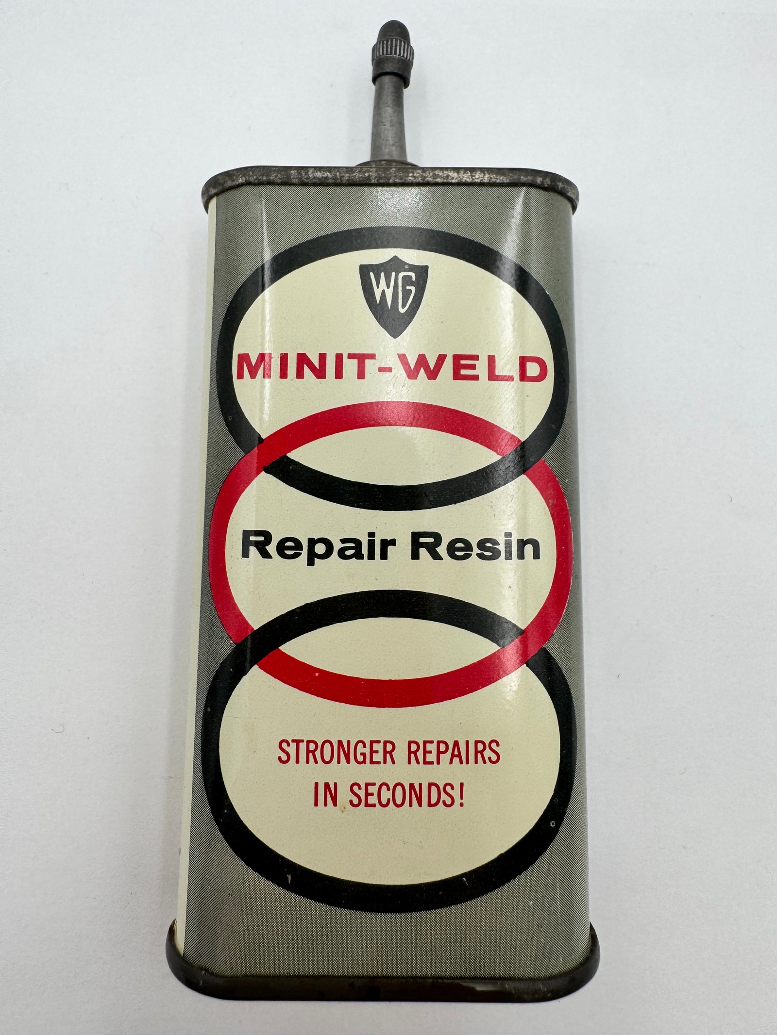 Vintage Minit-Weld Repair Resin Tin Oiler Can William Getz Chicago: Vintage Minit-Weld Repair Resin advertising tin oiler can manufactured by The William Getz Corporation of Chicago, Illinois. This eye-catching mid-century can features bold industrial graphics in gray