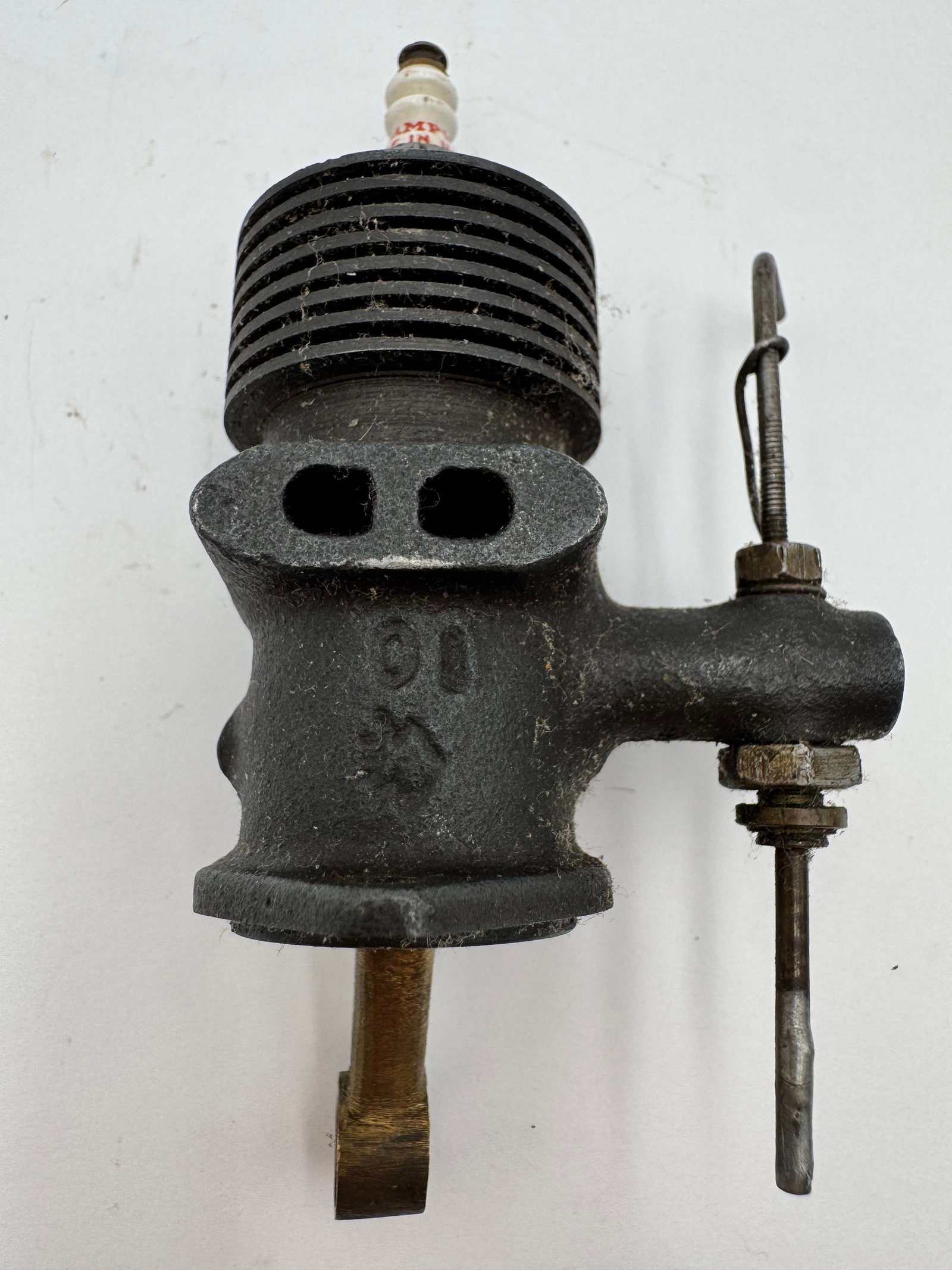 Antique OI Model Aviation Engine Primitive Gas Motor Collectibl: Rare vintage OI spark ignition model airplane engine from the early era of gas-powered model aviation. Features heavy cast iron construction, dual-port intake/exhaust design, finned cylinder head, and