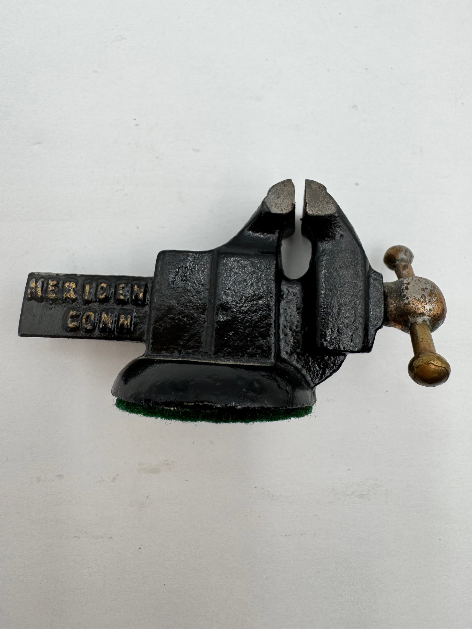 Vintage Charles Parker Cast Iron Bench Vise Paperweight Meriden CT (1 of 6)