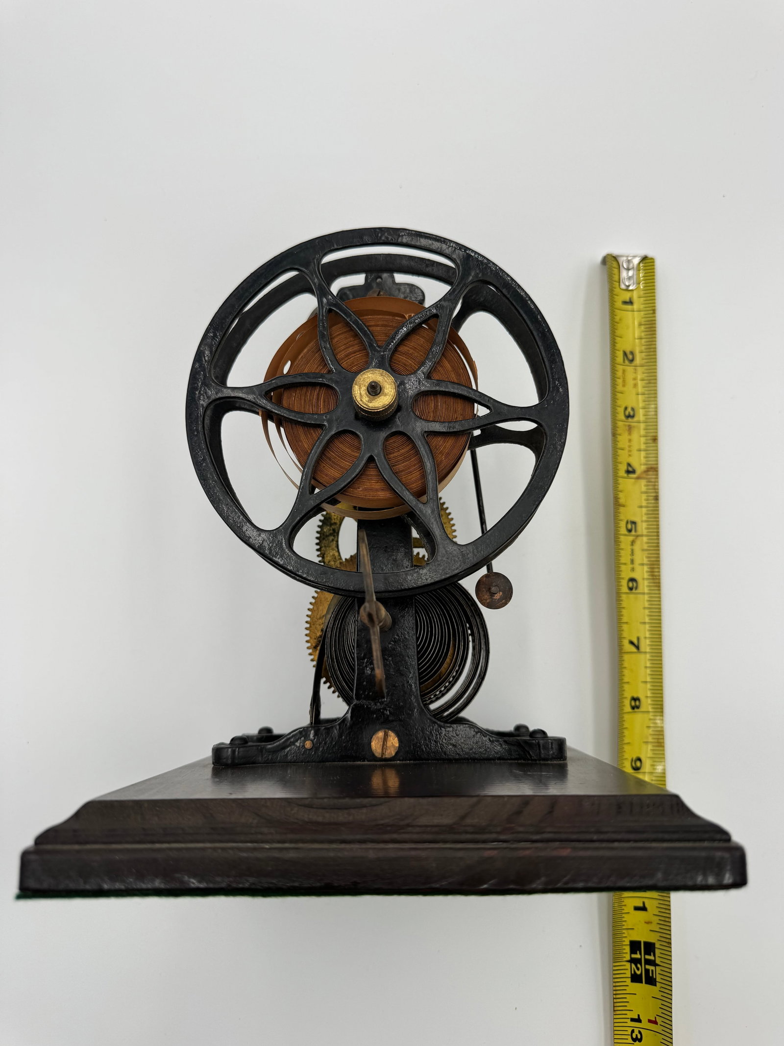 Antique Clockwork Scientific Demonstration Machine - 9