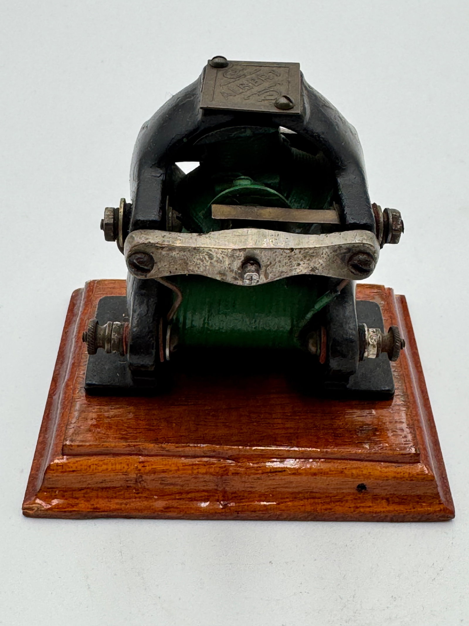 ALBERK Scientific Electric demonstration Motor Industrial Display Piece: Rare antique ALBERK demonstration electric motor from the early 1900s featuring a heavy cast iron frame mounted on its original wooden base. Includes exposed electromagnetic windings, original contact