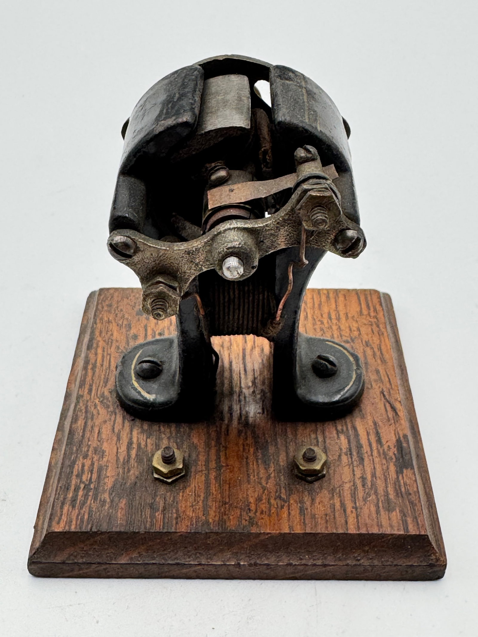 Rare Early 1900s Electromagnetic Motor on Oak Base Untested: Rare antique open-frame electric demonstration motor dating to the early 1900s featuring a cast iron frame mounted on an original oak base. This early electromagnetic motor retains its exposed coil co