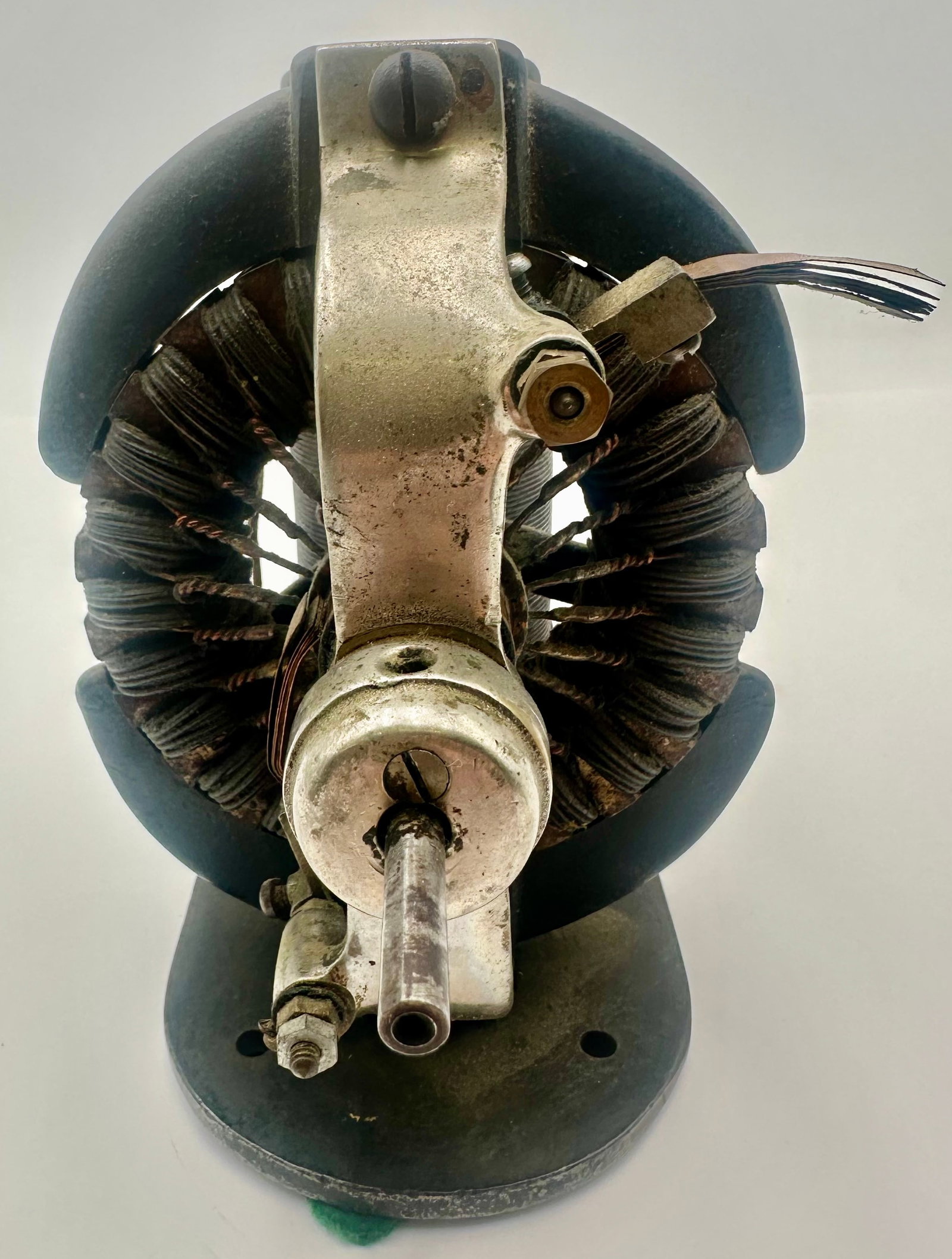 Antique Edison Bipolar DC Electric Motor Early 1900s Open Frame Motor: Rare antique Edison bipolar direct-current electric motor used during the early development of household electrical technology. Features original exposed field coils, copper commutator, and cast metal
