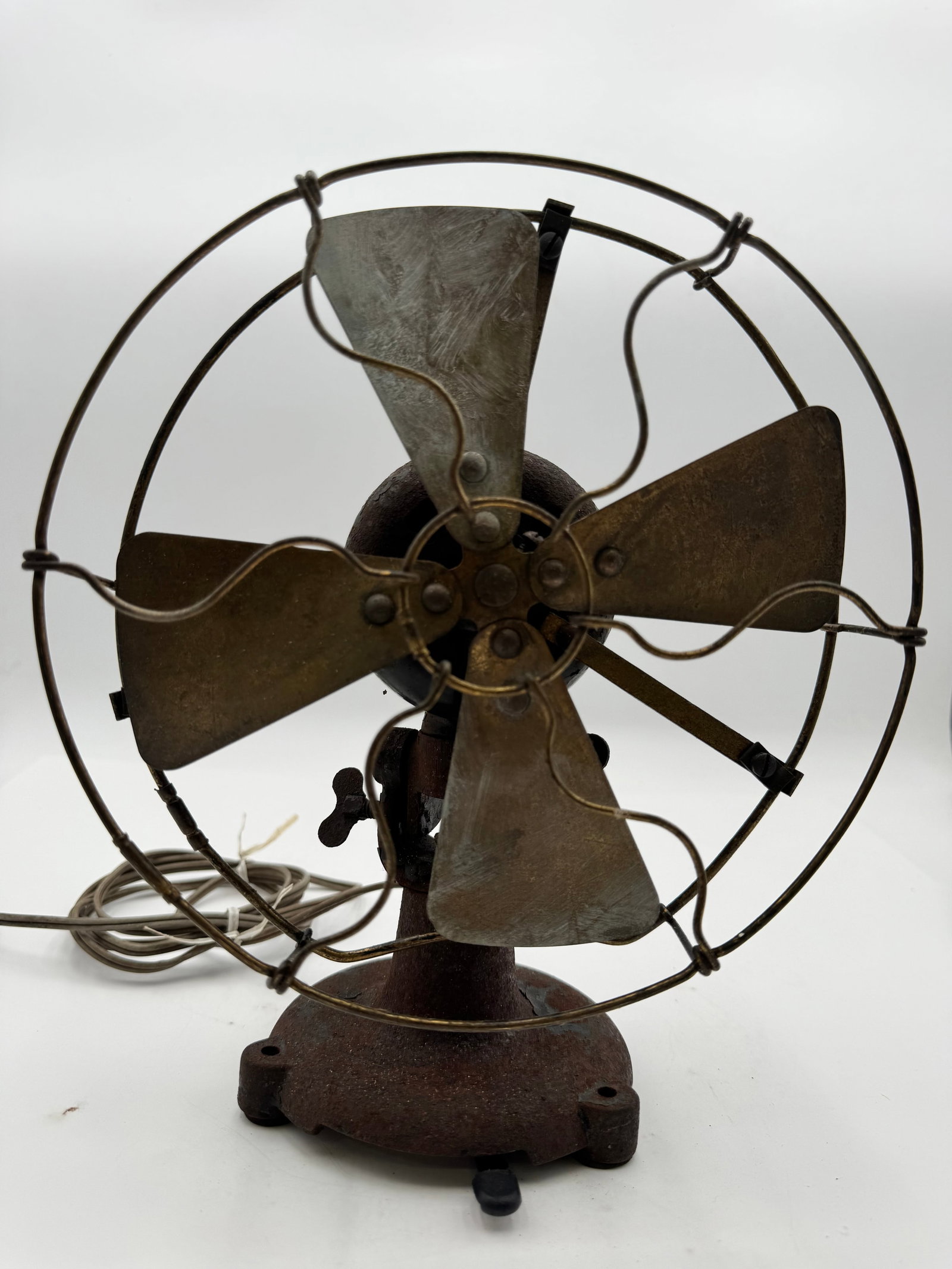 Antique Peerless Electric Co. Brass Blade Desk Fan Warren Ohio: Authentic early 1900s Peerless Electric Company desk fan manufactured in Warren, Ohio. Retains original brass blades, cast iron body, and original identification tag marked Style AA17, 110 Volts, 60 C