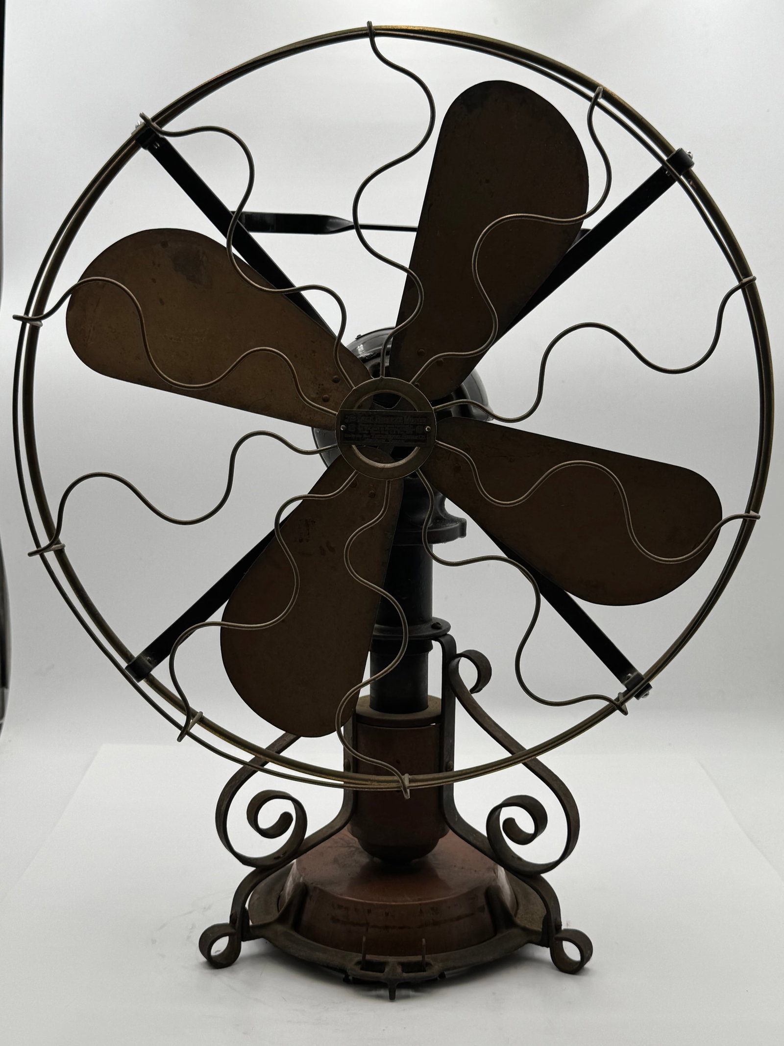 Rare Lake Breeze Motor Co. Antique Brass Blade Desk Fan Houston Texas (1 of 17)
