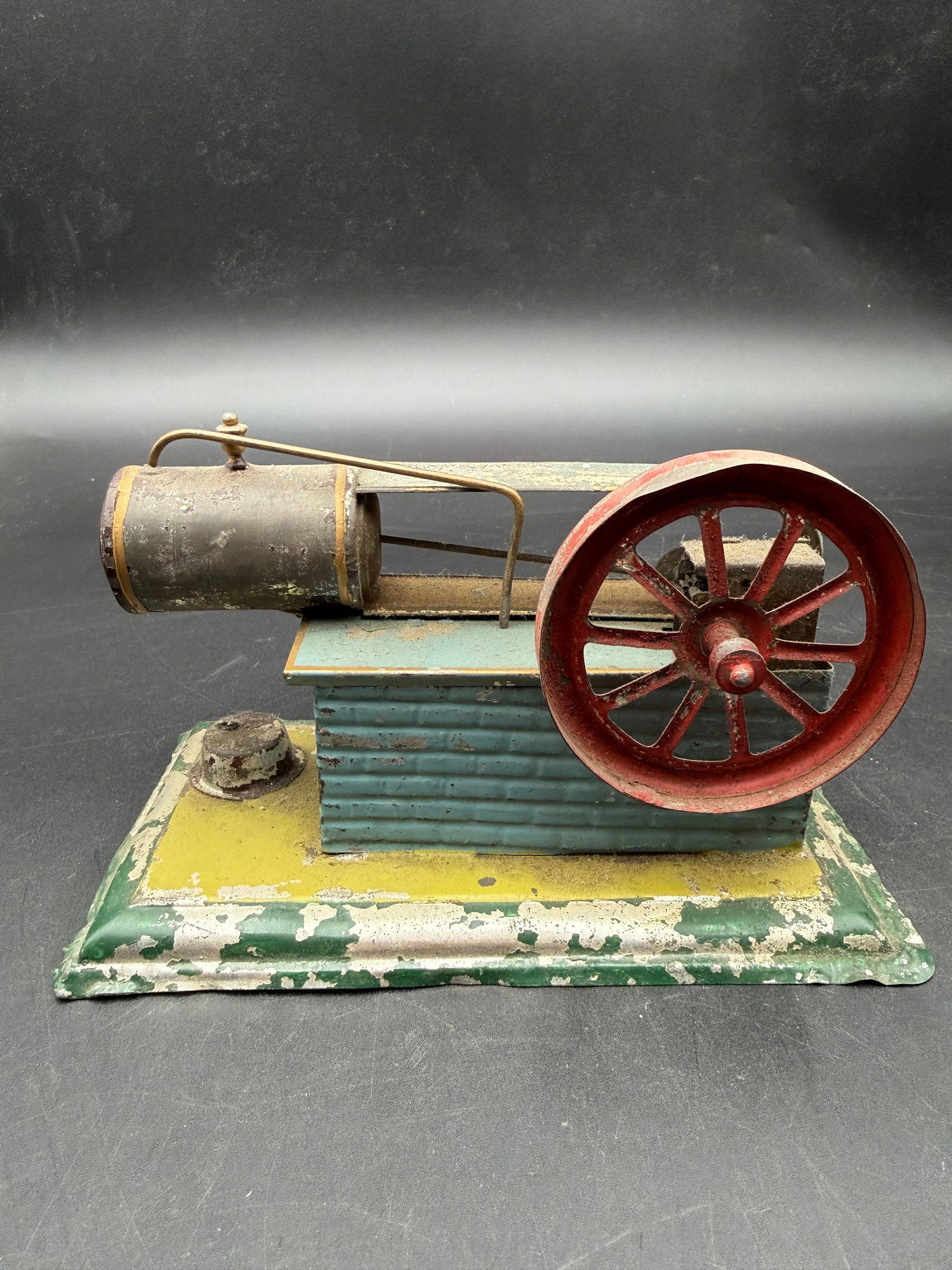 TOY MODEL STEAM ENGINE: PAINTED TIN TOY STEAM ENGINE - CLOCK WIND 7” L X 3 3/4” W X 4". UTESTED