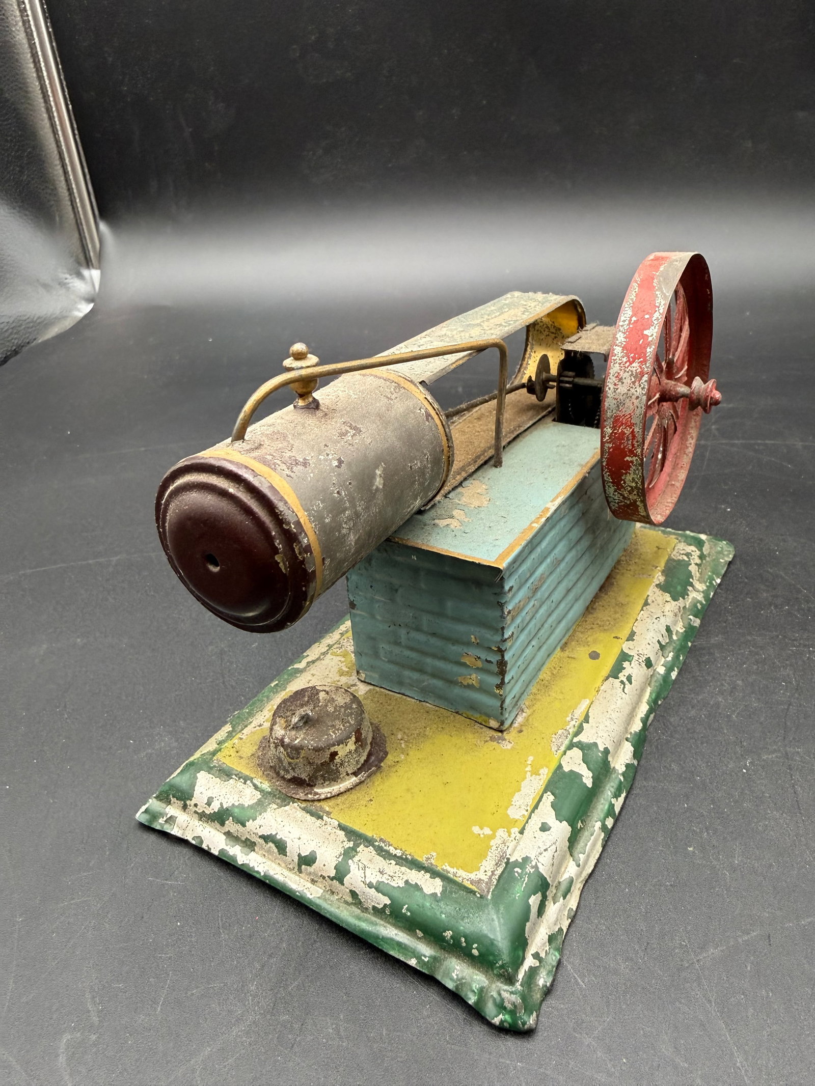 TOY MODEL STEAM ENGINE - 2