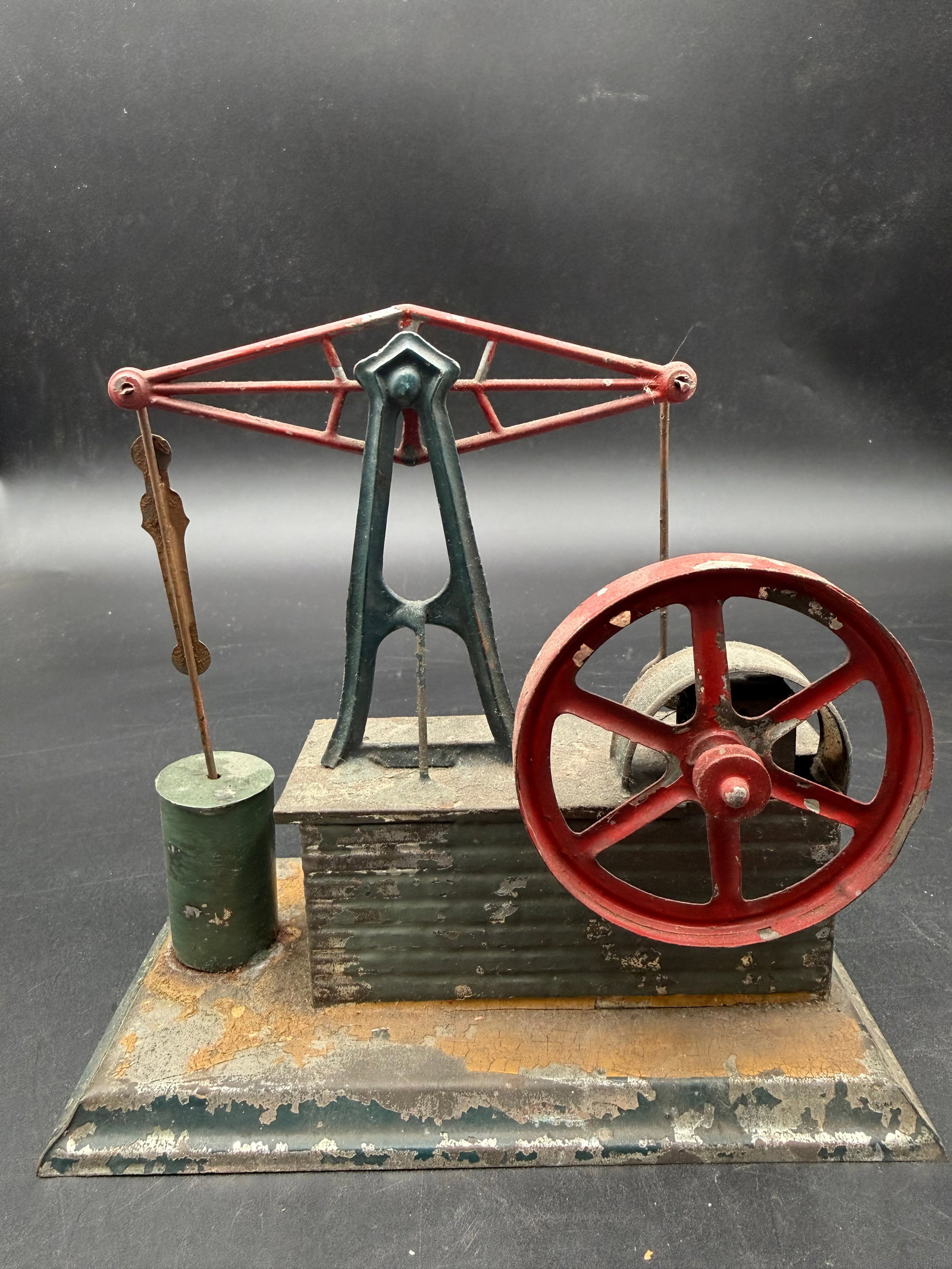 TOY MODEL STEAM ENGINE (1 of 7)