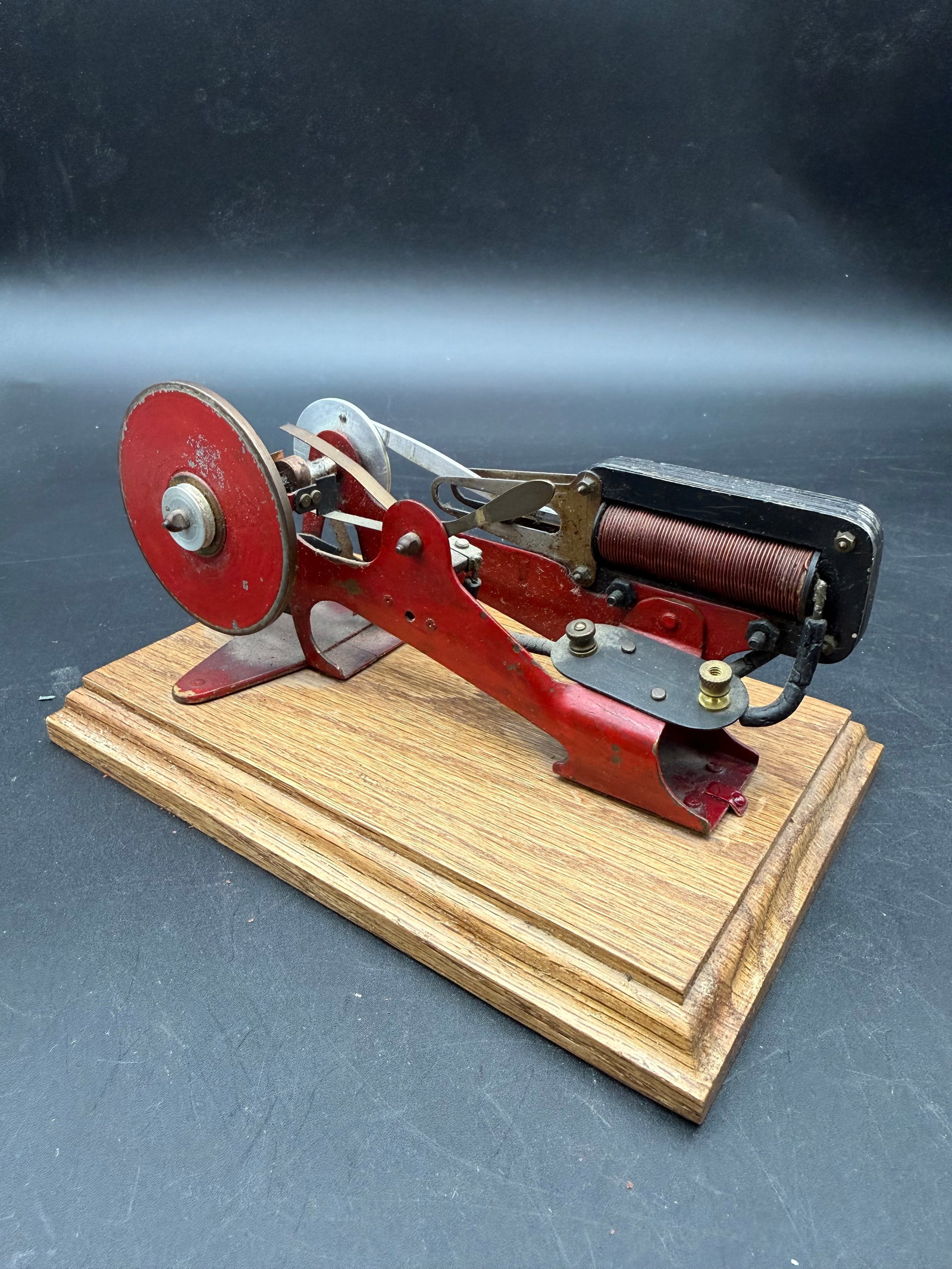 ANTIQUE ELECTROMAGNETIC ENGINE TOY - 3