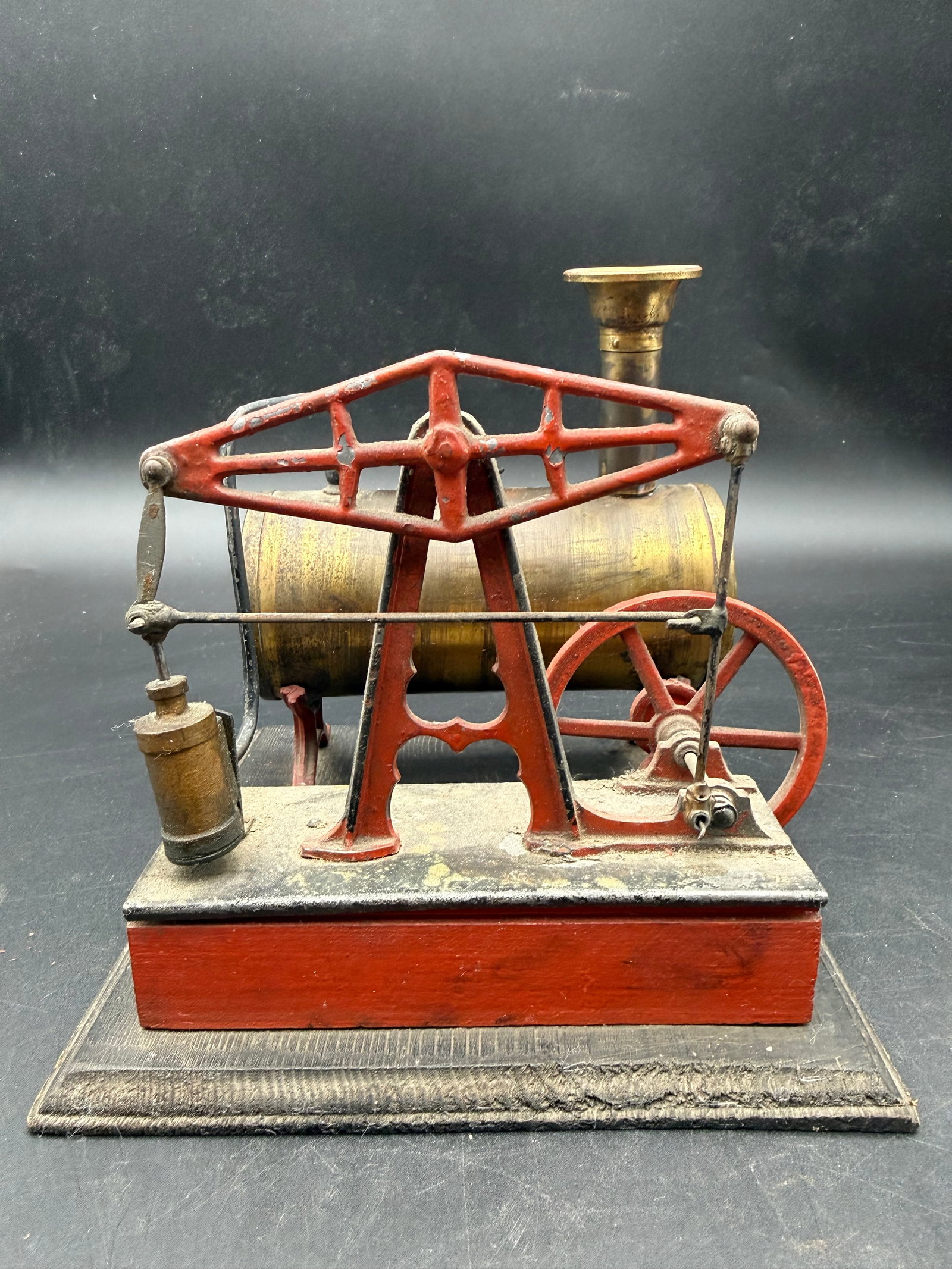 ANTIQUE SCHOENNER STEAM ENGINE MODEL: ANTIQUE SCHOENNER STEAM ENGINE MODEL 7” L X 6 1/2” W X 6” H. UNTESTED SEE PHOTOS FOR CONDITION