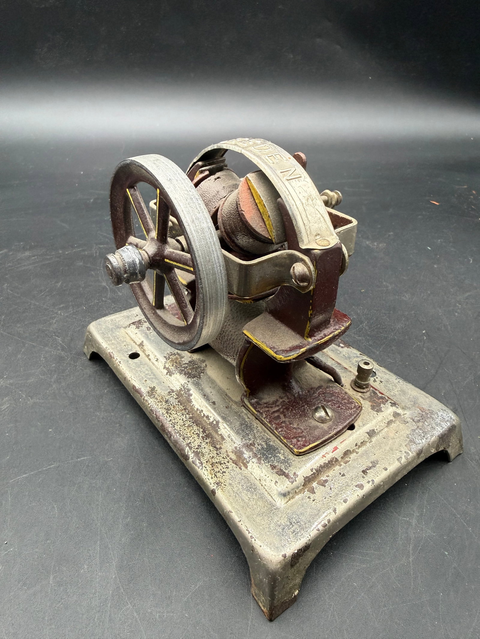 Antique Weeden No. 102 Motor: The weeden No. 102 was introduced in 1913, production continued into 1918. 6" X 4" base with 2 1/2" flywheel.