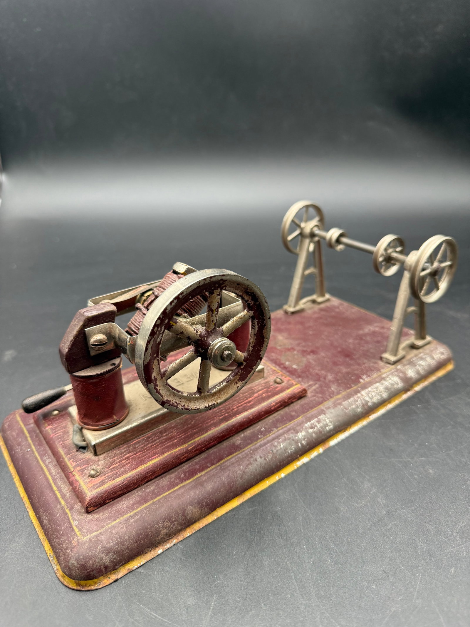 Antique Weeden #104 Electric Motor: Antique Weeden #104 Electric Motor. Measures 4" tall x 10" wide. Not Tested.