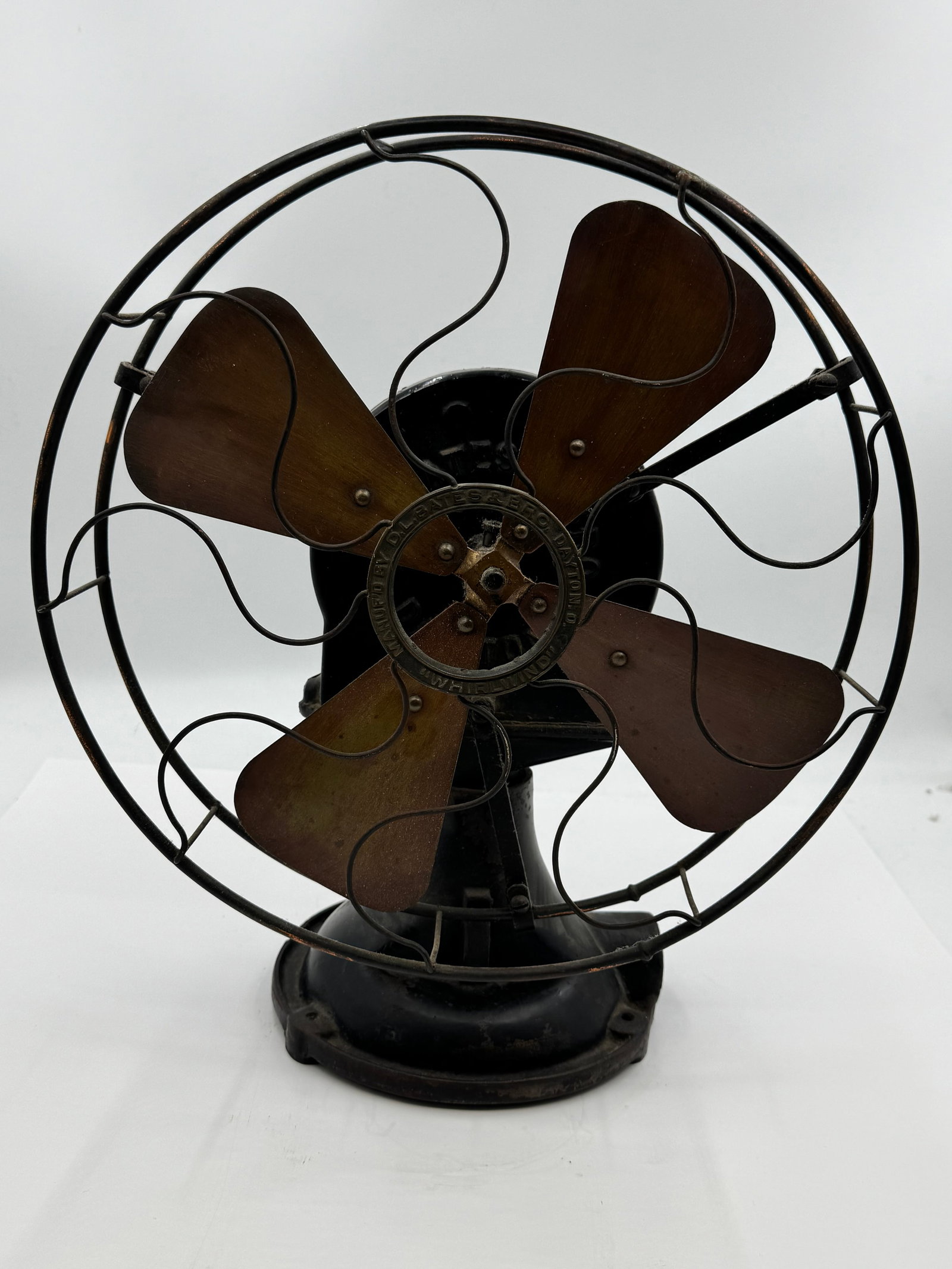Antique D.L. Bates & Bro. Dayton Ohio Electric Desk Fan Brass Blades: Antique D.L. Bates & Bro. electric desk fan from Dayton, Ohio featuring four brass blades, black cast iron body, and ornate wire cage. Early 20th century fan with embossed “Manufactured by D.L. Bate