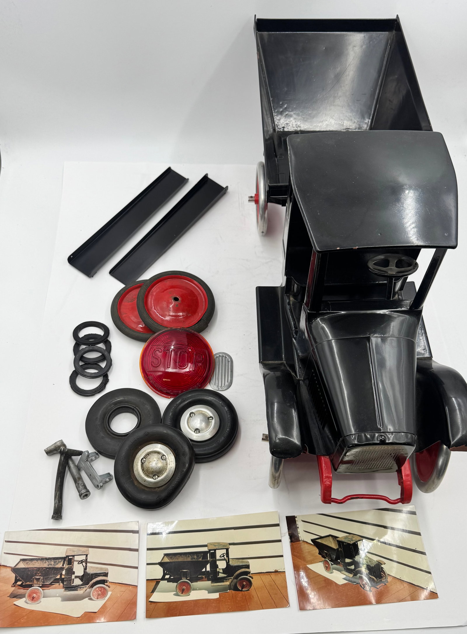Vintage Buddy “L” Coal Truck Pressed Steel Toy w/ Accessories (1 of 19)