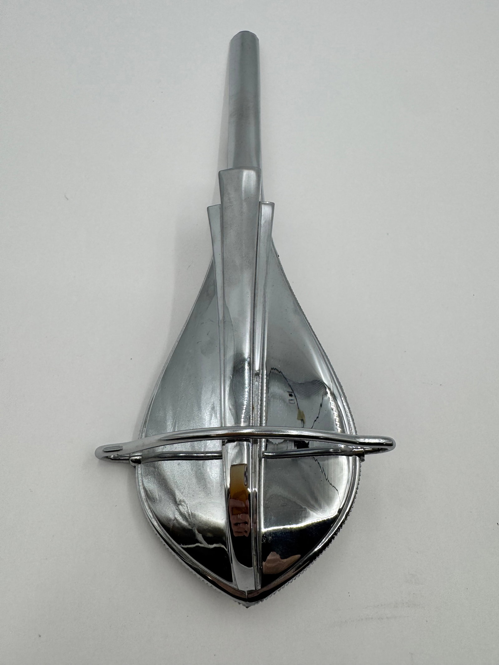 1951-1954 Packard NOS Hood Ornament Spear Chrome Trim Part #341853: Vintage New Old Stock (NOS) Packard hood ornament / center spear trim piece, part number 341853. Original chrome-plated die-cast automotive trim with streamlined mid-century styling, believed to fit e