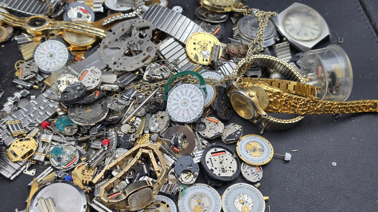 Huge Watchmaker Parts Lot Movements Dials Cases Bands Pocket Watch C.R. Leeds Elgin Scrap Repair: This is a very large vintage watchmaker's parts and repair lot containing hundreds of individual pieces sourced from a working watch repair shop. A standout item is a C.R. Leeds Company Minneapolis Mi