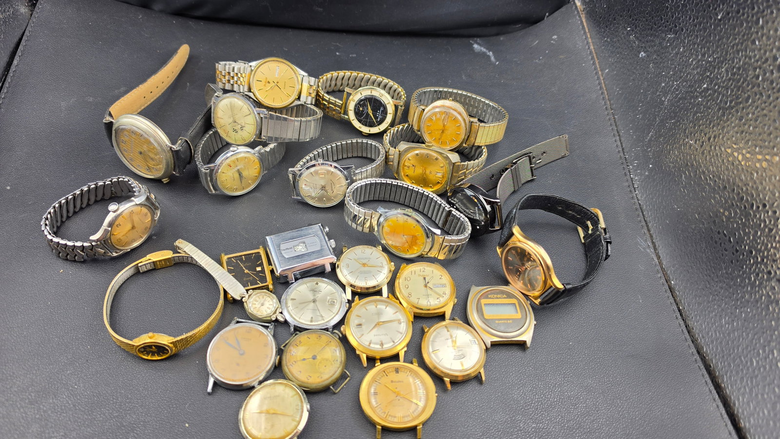 Vintage Men's Watch Lot 25+ Pieces — Bulova, Benrus, Konica LCD & More c. 1940s–1980s (1 of 9)