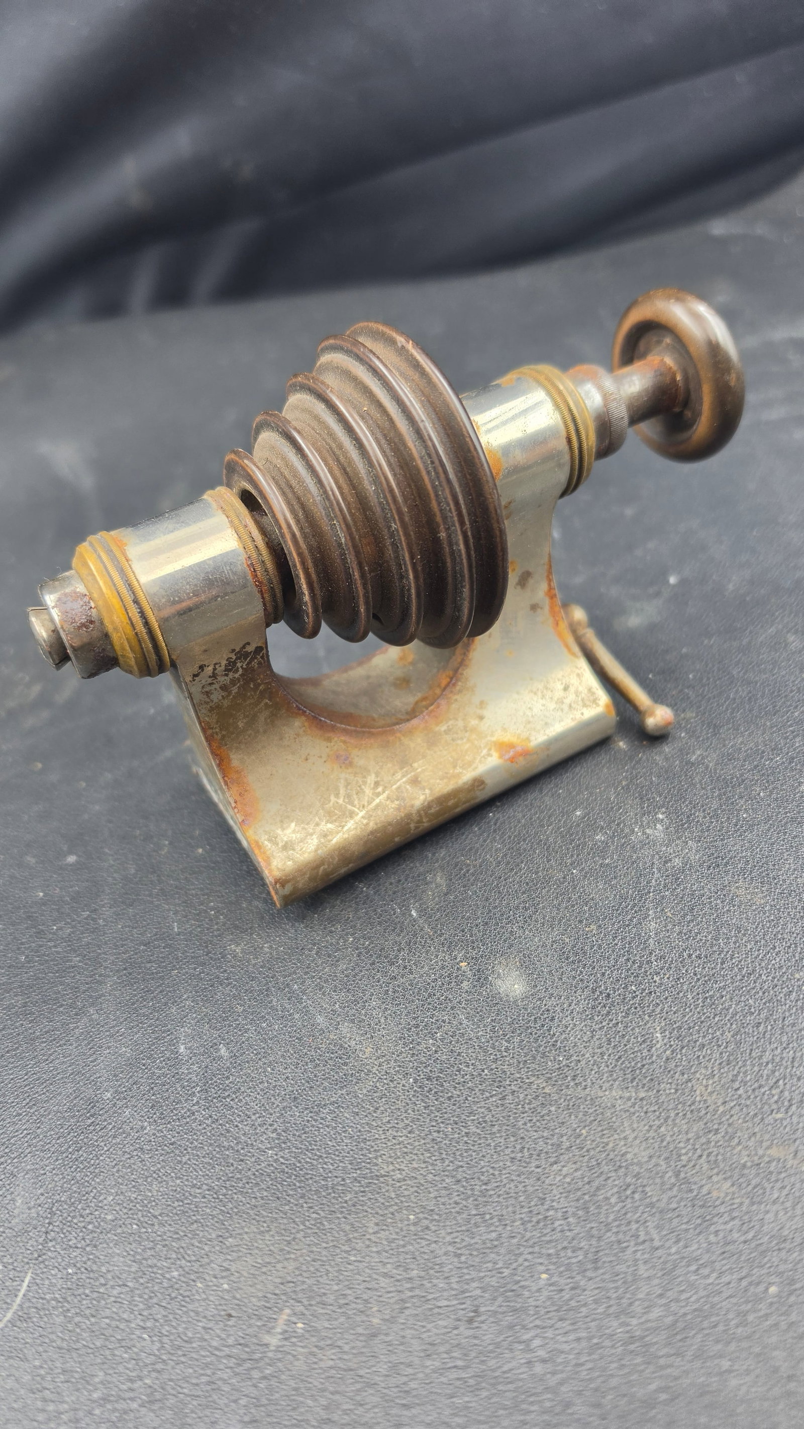 Antique Derbyshire WW Pattern Watchmaker's Lathe Headstock Model 2014 Hard Rubber Step Pulley 8mm ca (1 of 6)