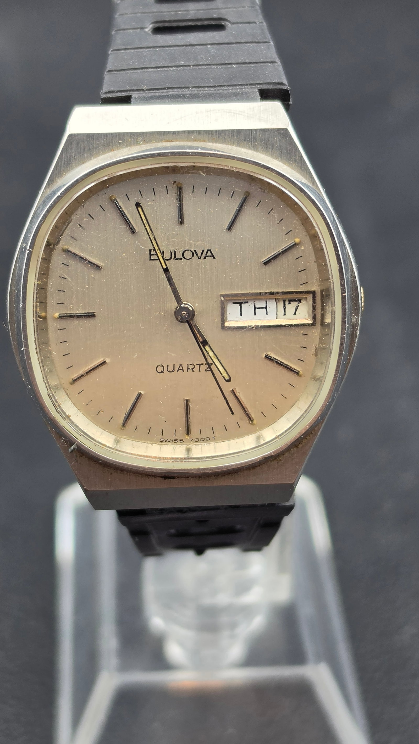 Bulova Quartz Day-Date Swiss ETA 7009T Stainless Cushion Case c. 1975 New Battery Running (1 of 8)
