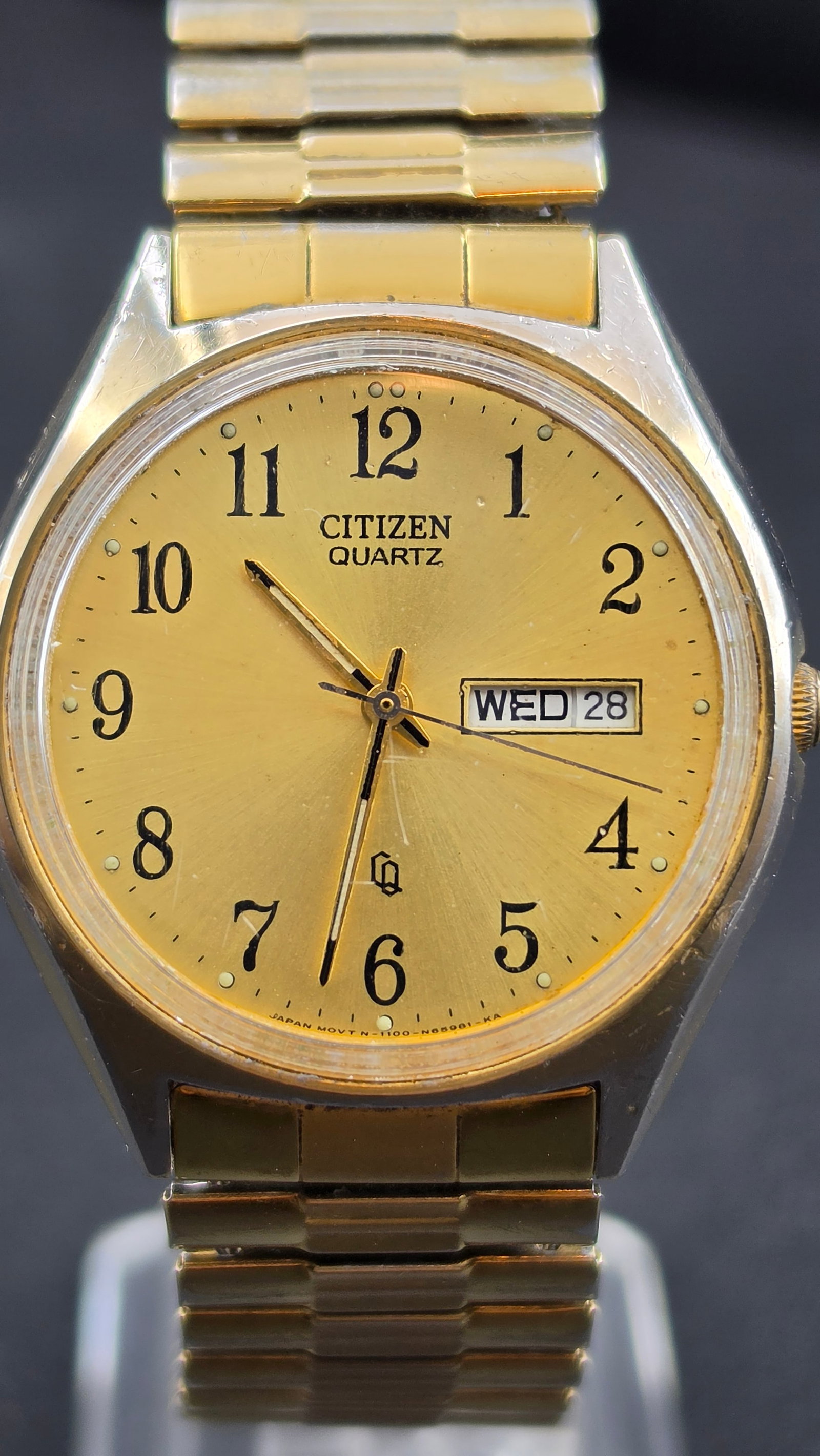 Vintage Citizen Quartz Men's Watch Ref 1100-S63812 Champagne Dial Day-Date Gold-Tone Bracelet 1980s (1 of 9)