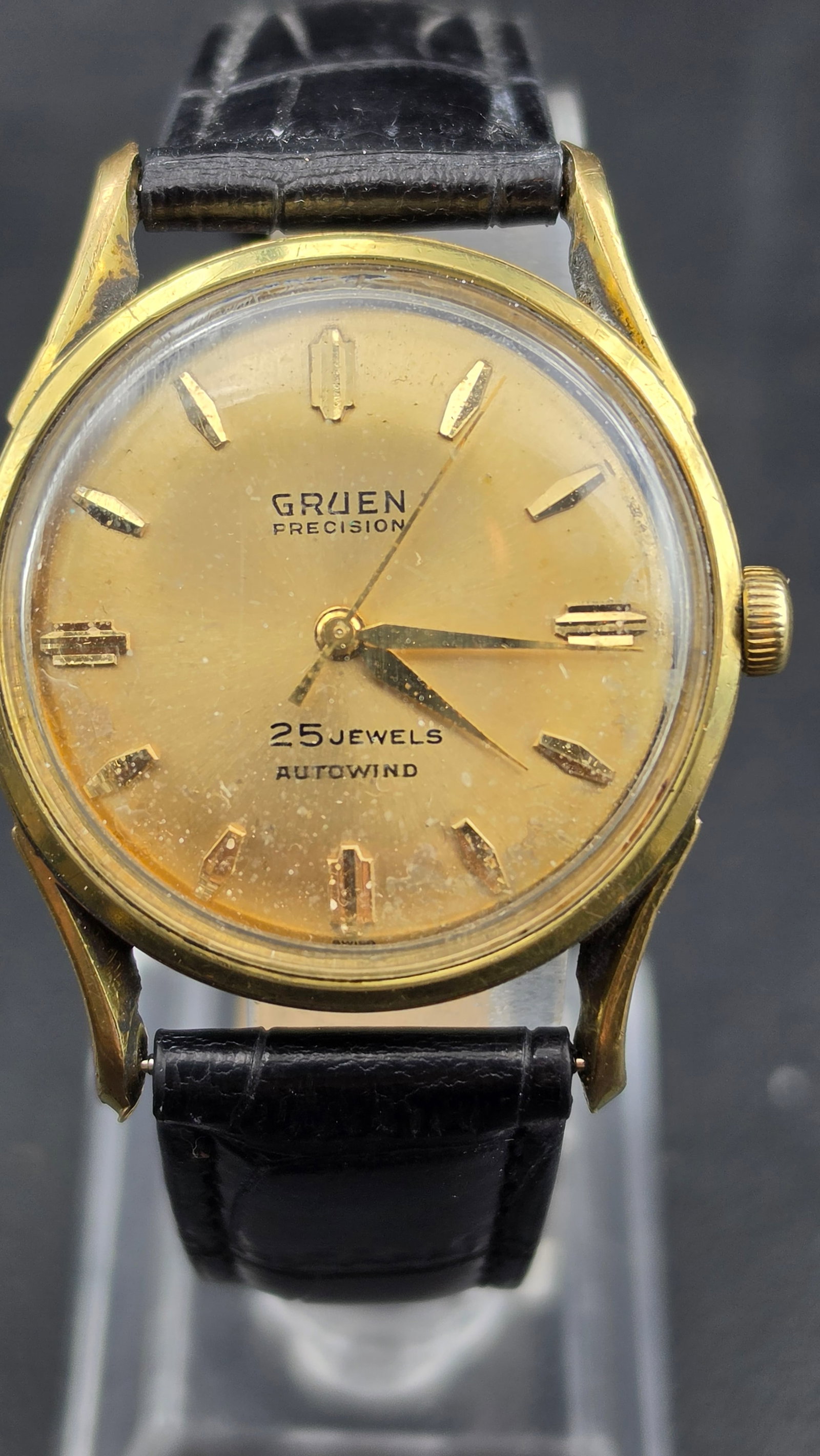 Circa 1965 Gruen Precision 25 Jewels Autowind Automatic Men's Swiss Watch Cal. 711SS 32mm: Up for sale is a vintage Gruen Precision automatic wristwatch dating to approximately the mid-1960s, powered by Gruen Caliber 711SS — a 25-jewel Swiss self-winding movement engraved "Gruen Watch Co.