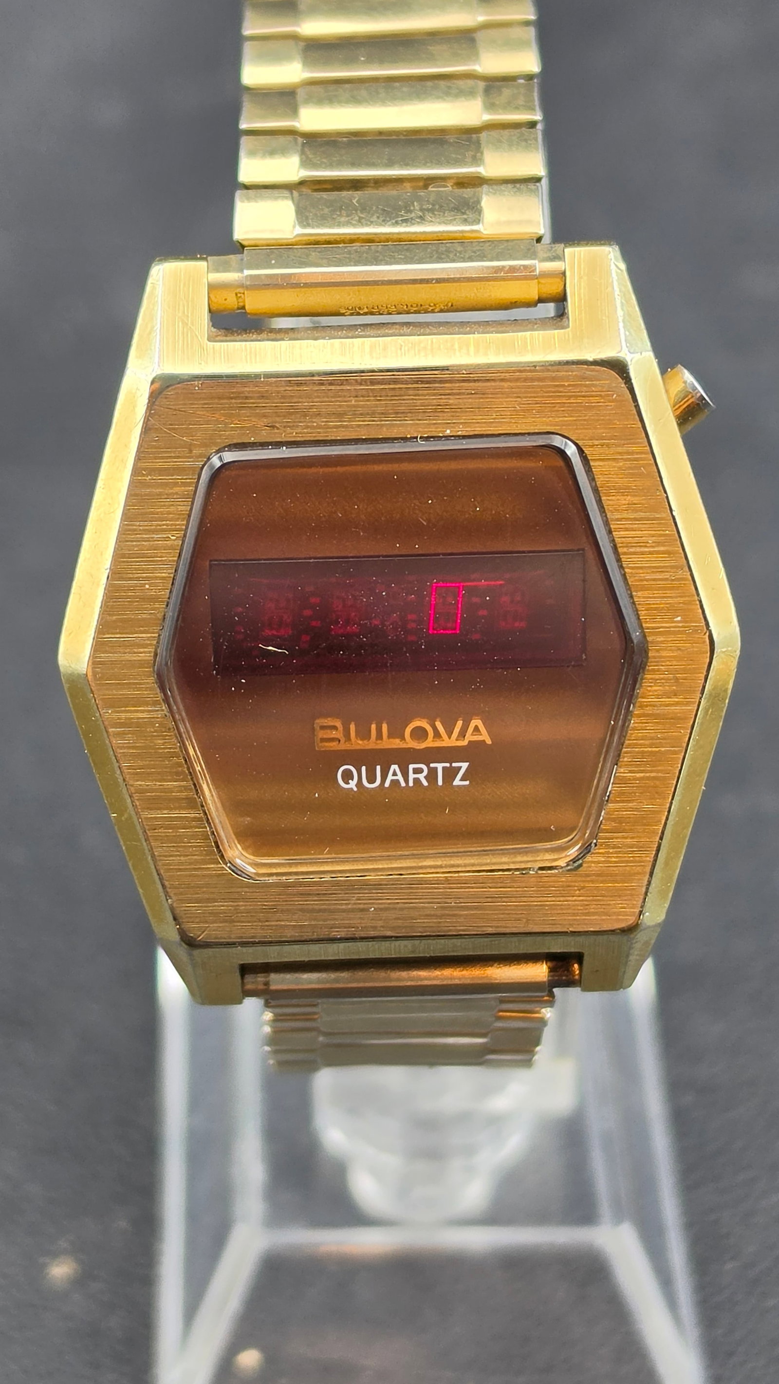 1976 Bulova Computron Quartz LED Digital Men's Watch N6 Hong Kong Trapezoidal Gold Tone 36mm (1 of 11)