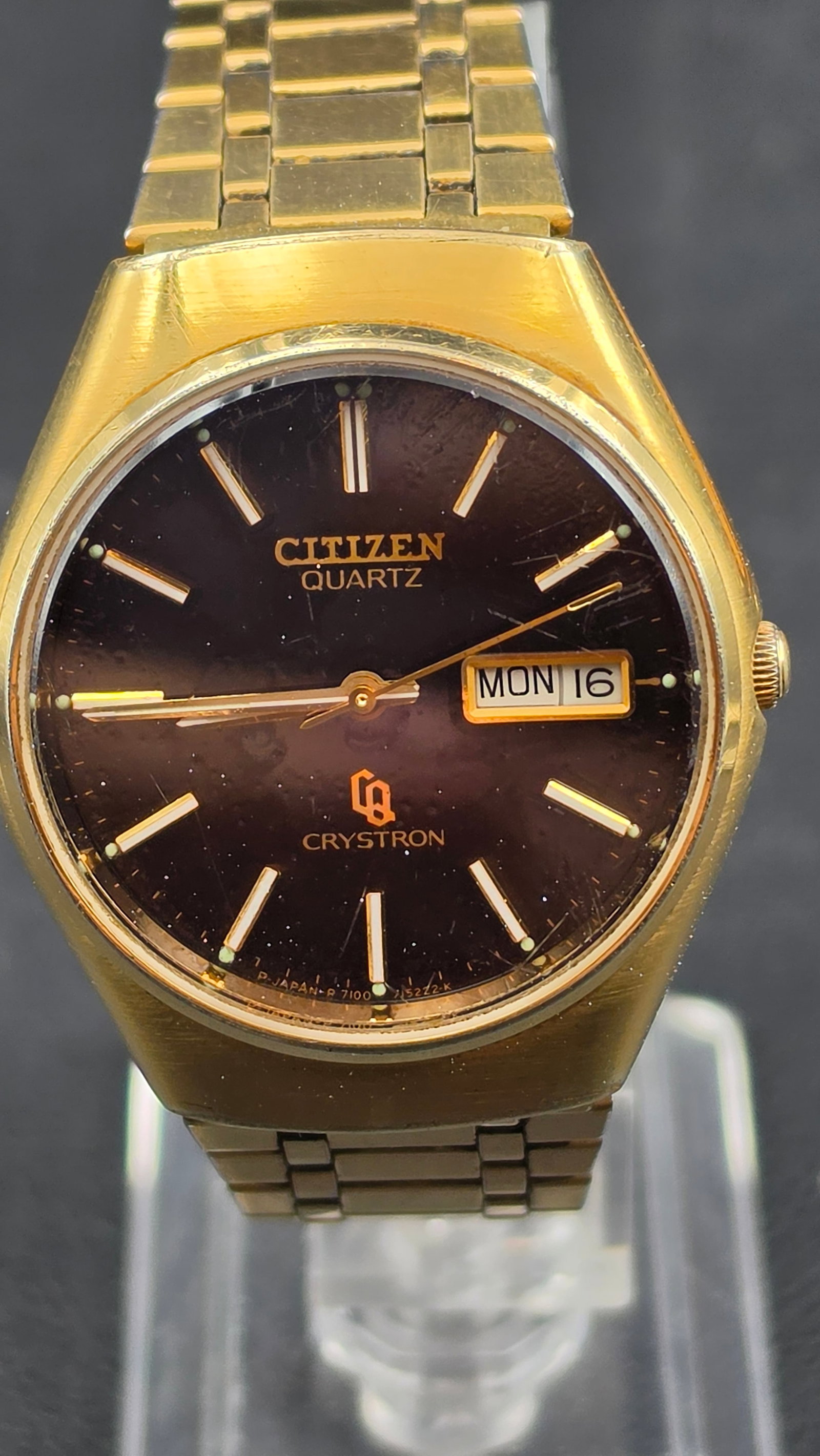 Vintage 1970s Citizen Crystron Quartz Day-Date Black Dial Gold Tone 4-732120K 35mm Needs Battery: Up for sale is a vintage Citizen Crystron quartz day-date wristwatch from the mid-1970s. The Crystron line represents Citizen's early entry into quartz watchmaking — launched in 1973 and among the f