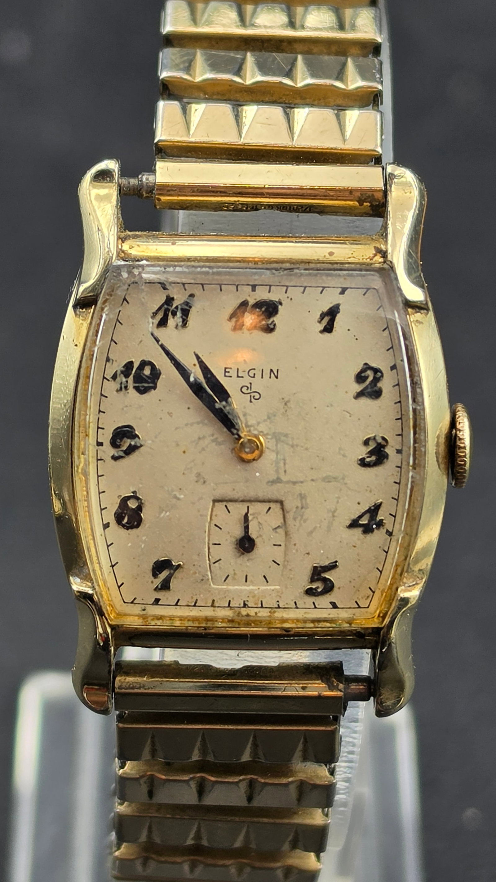 1940s Elgin Grade 554 17 Jewel Adjusted USA Cushion Case Men's Watch 10K ROP Speidel Bracelet: This is a vintage late 1940s American-made Elgin wristwatch powered by the Elgin grade 554 movement, serial R257641, a 17-jewel adjusted manual-wind caliber made in Elgin, Illinois and engraved "Cased