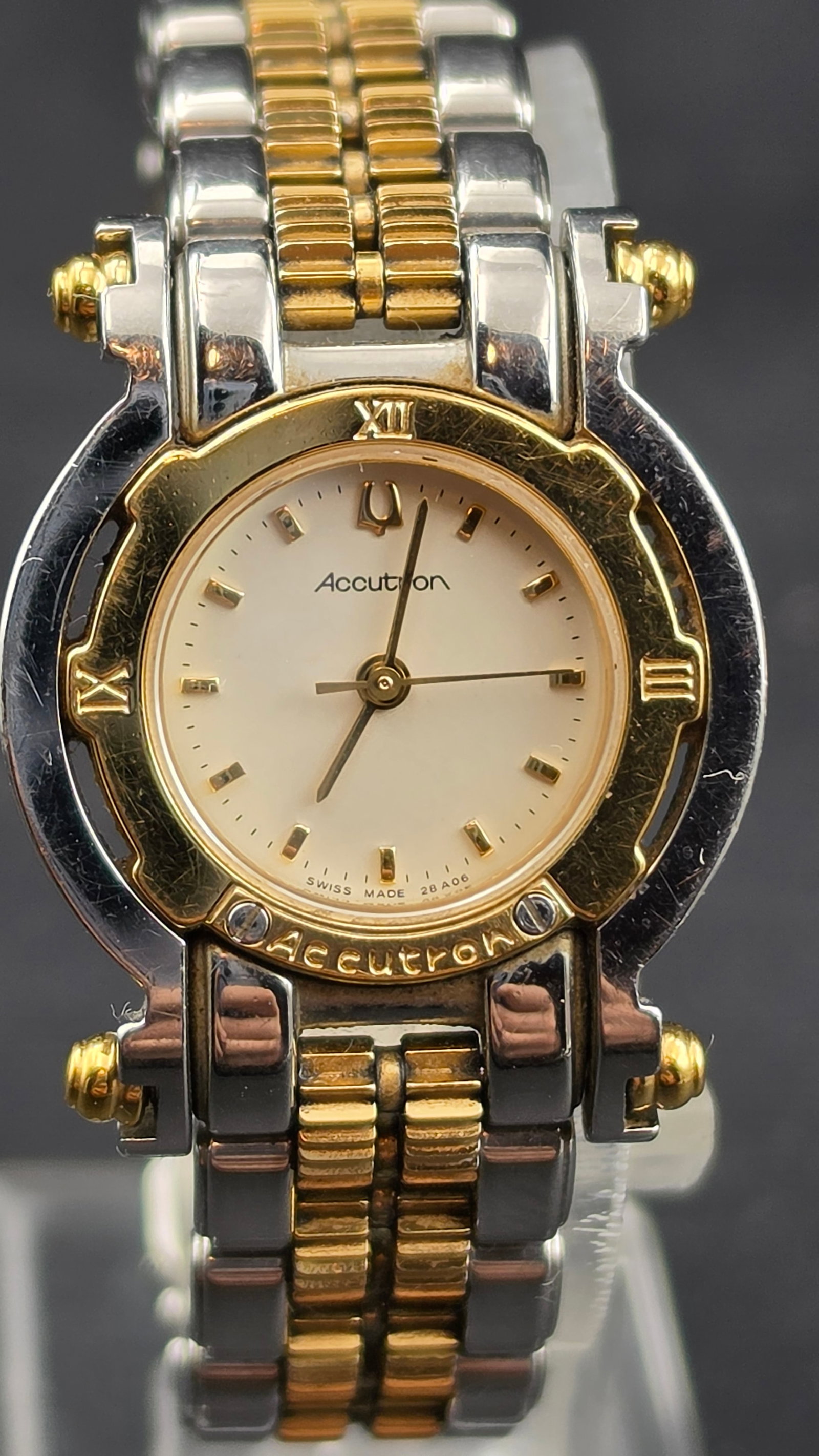 1990s Bulova Accutron Ladies Two Tone Swiss Quartz Watch 546299 28A06 Integrated Bracelet Runs (1 of 9)