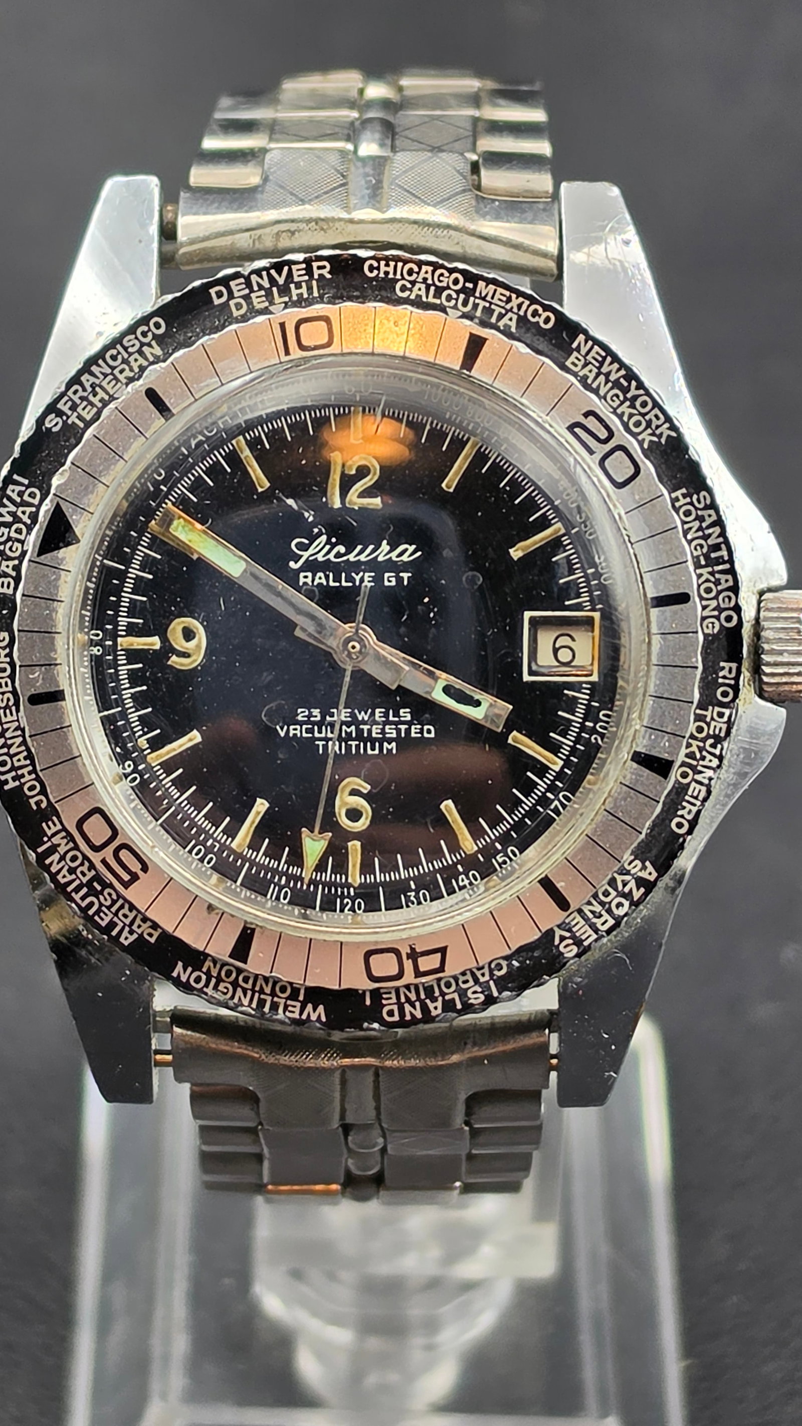 1960s Sicura Rallye GT Twin Bezel World Time Diver 23 Jewel Swiss Manual Wind Watch Tritium: Up for sale is a vintage 1960s Sicura Rallye GT Swiss manual-wind diver and world time watch, one of the most visually striking mid-century Swiss sport watches produced. The matte black dial presents 