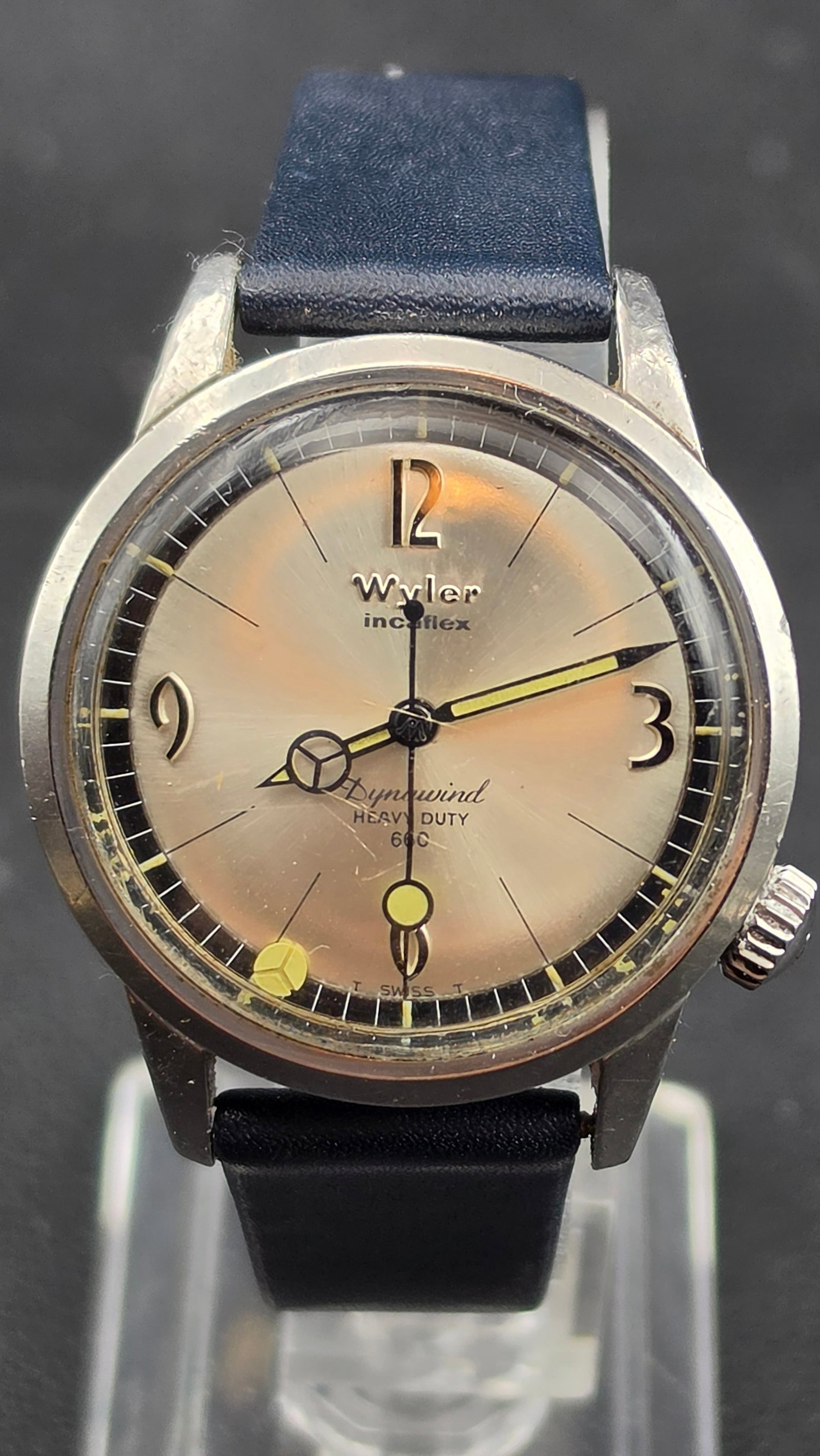 1960s Wyler Incaflex Dynawind Heavy Duty 60C Automatic 17 Jewel Swiss Watch 35mm Tritium Runs: Up for sale is a vintage 1960s Wyler Incaflex Dynawind Heavy Duty automatic wristwatch, reference 8-8182-1, in a 35.09mm top-loading stainless steel case stamped "Wyler Watch Co / Swiss" on the inner 