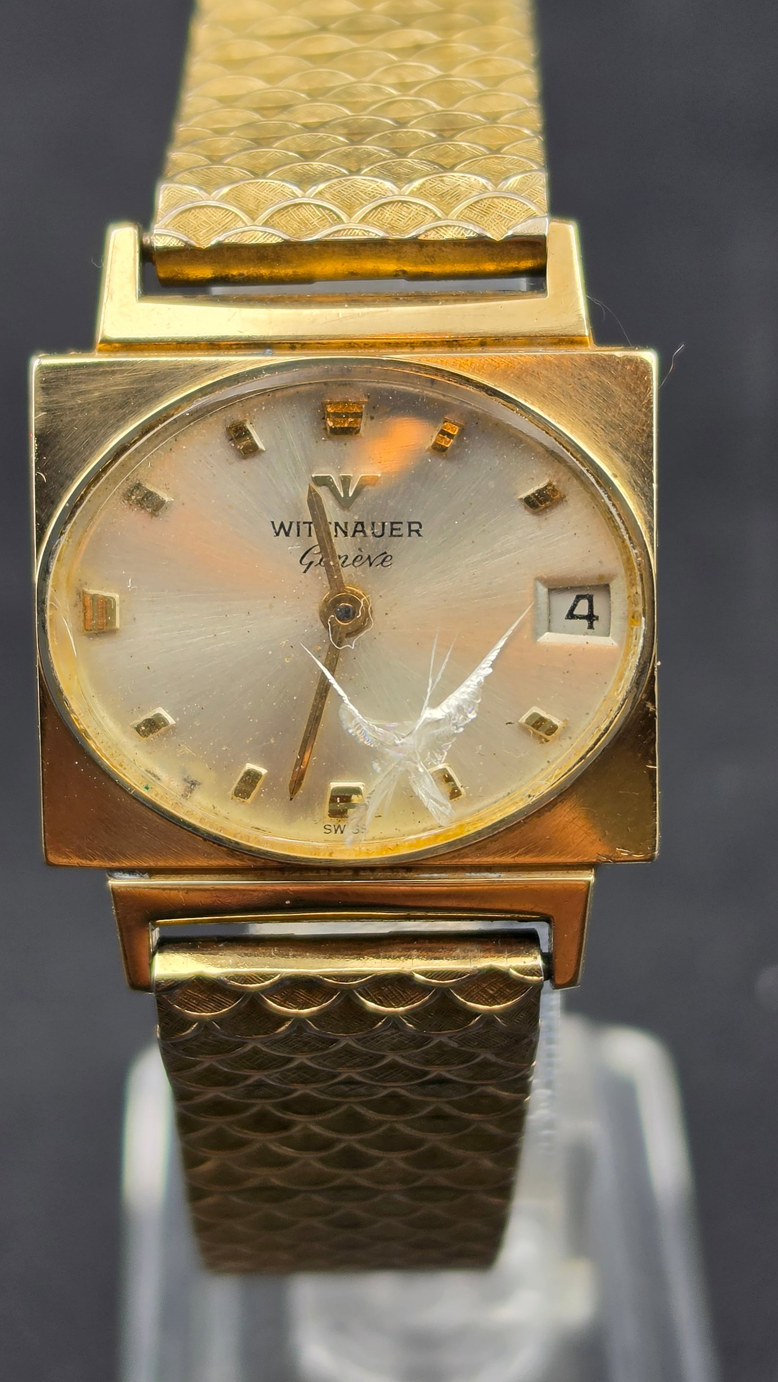 1960s Wittnauer Genève Square Oval Dial 17 Jewel Swiss Watch 2831-C11K 1/20 10K Gold Filled: Up for sale is a vintage 1960s Wittnauer Genève men's dress watch, reference 2831-C11K, serial 5666316, in a distinctive square 27.55mm case housing an oval dial — one of Wittnauer's most architect