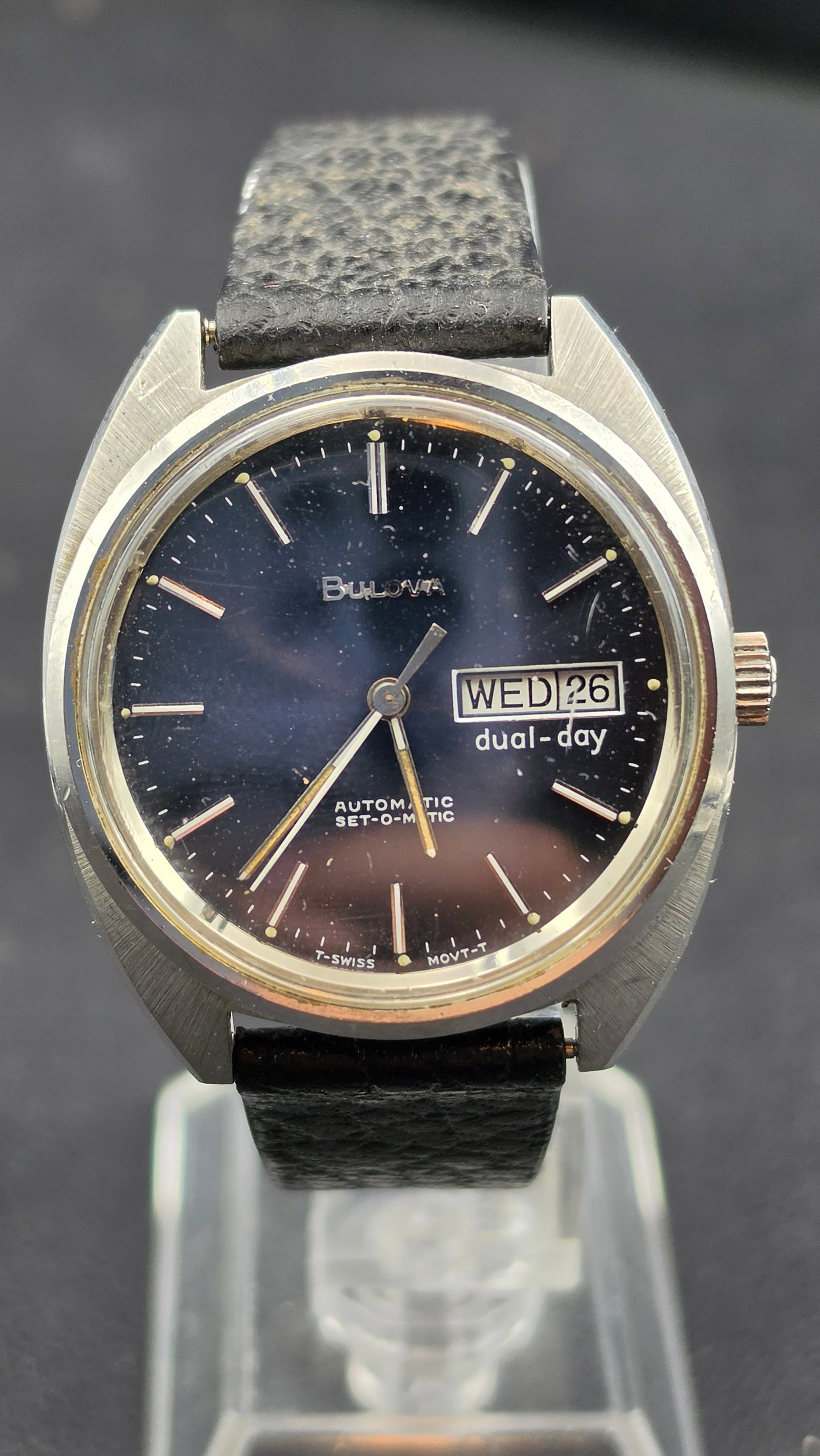 1973 Bulova Automatic Set-O-Matic Dual-Day Blue Dial 36mm Stainless Steel Swiss Watch Cal. 1133.10: Up for sale is a vintage 1973 Bulova Automatic Set-O-Matic Dual-Day men's wristwatch. The dial is a deep navy blue with applied silver-tone baton indices and applied Bulova logo, displaying "AUTOMATIC