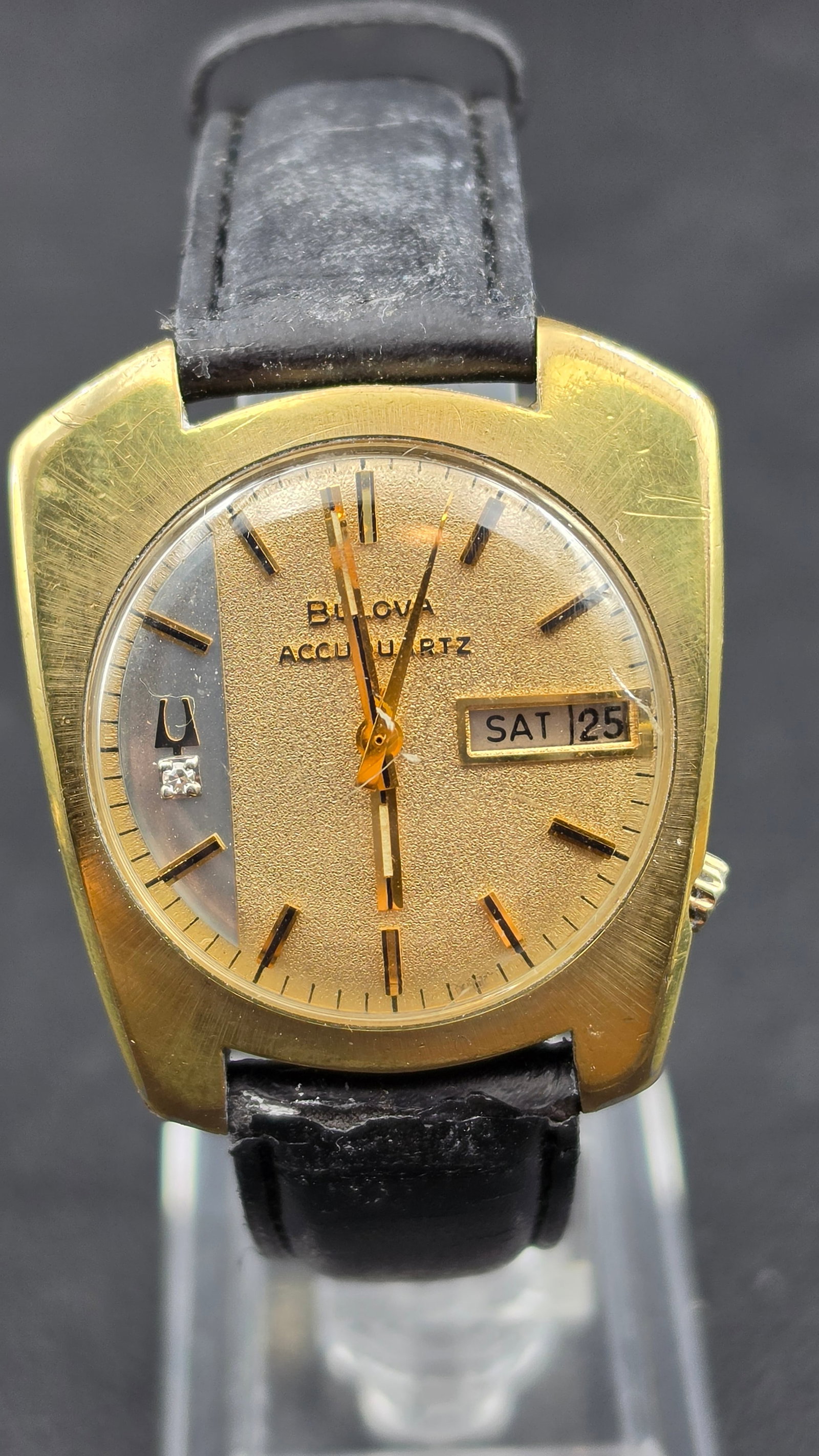 Vintage 1976 Bulova Accuquartz Day-Date Mens Watch Gold Tone Diamond Dial Marker Cal 2242 35mm (1 of 11)