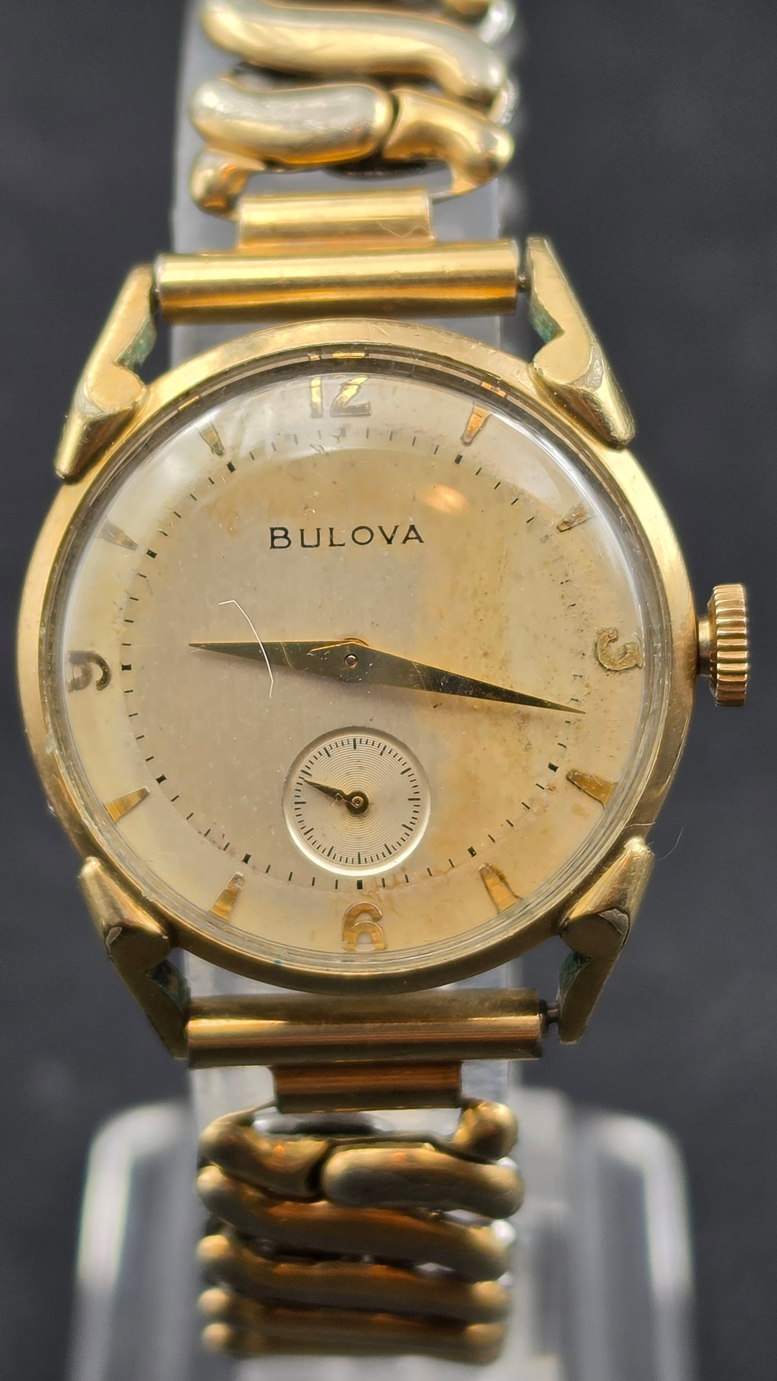 Vintage 1952 Bulova Mens Watch 10K Rolled Gold Plate Sub-Seconds 17J Wavy Bracelet 28mm: Up for sale is a vintage circa 1952 Bulova men's dress watch. The champagne dial is signed "Bulova" and features applied gold numeral hour markers at 12, 3, 6, and 9 with gold baton indices at the rem
