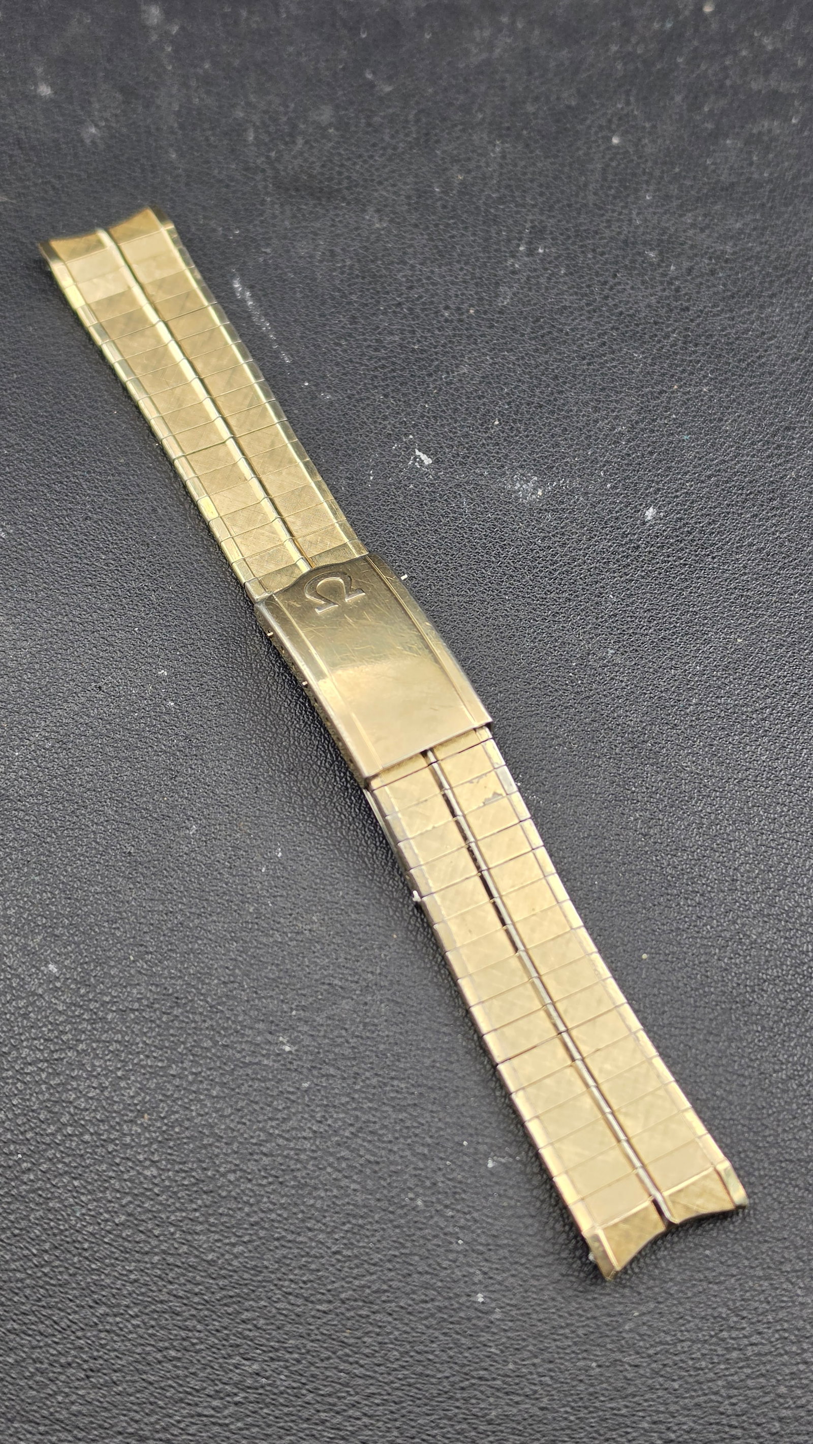 Vintage Omega Branded 10K Gold Filled Expansion Watch Bracelet 17mm USA Stainless Back: Up for sale is a vintage Omega-branded 10K gold-filled expansion watch bracelet. The fold-over deployment clasp is stamped "10K G.F. Top Caps / Stainless Steel Back / U.S.A." with the Omega logo, conf