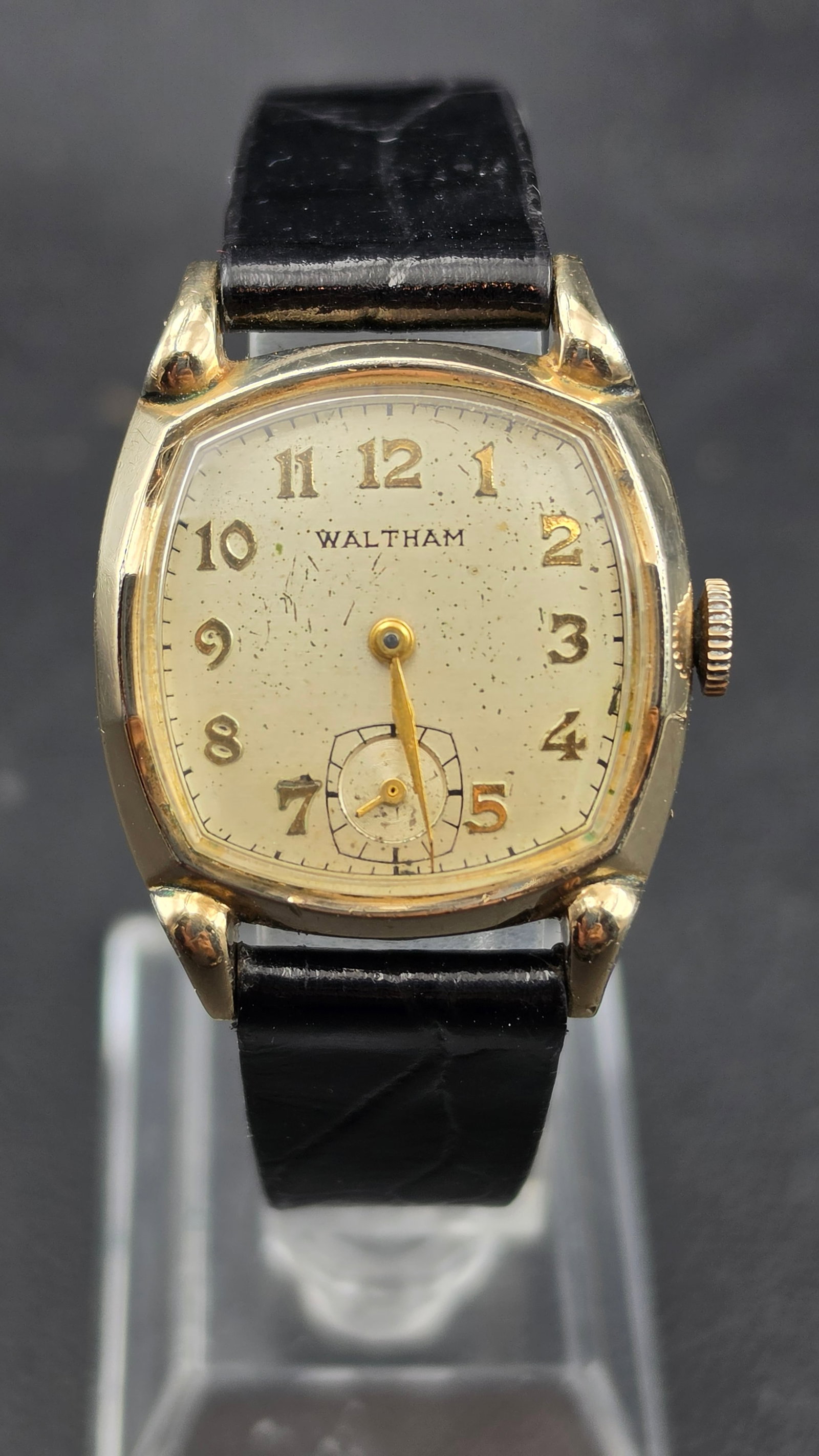 Vintage 1950s Waltham Major 17J Cushion Case Manual Wind Watch 10K RGP Sub-Seconds 28mm: Up for sale is a vintage circa 1950s Waltham men's manual-wind wristwatch in a cushion-shaped case. The cream dial is signed "Waltham" with gold Arabic numeral hour markers and a subsidiary seconds re