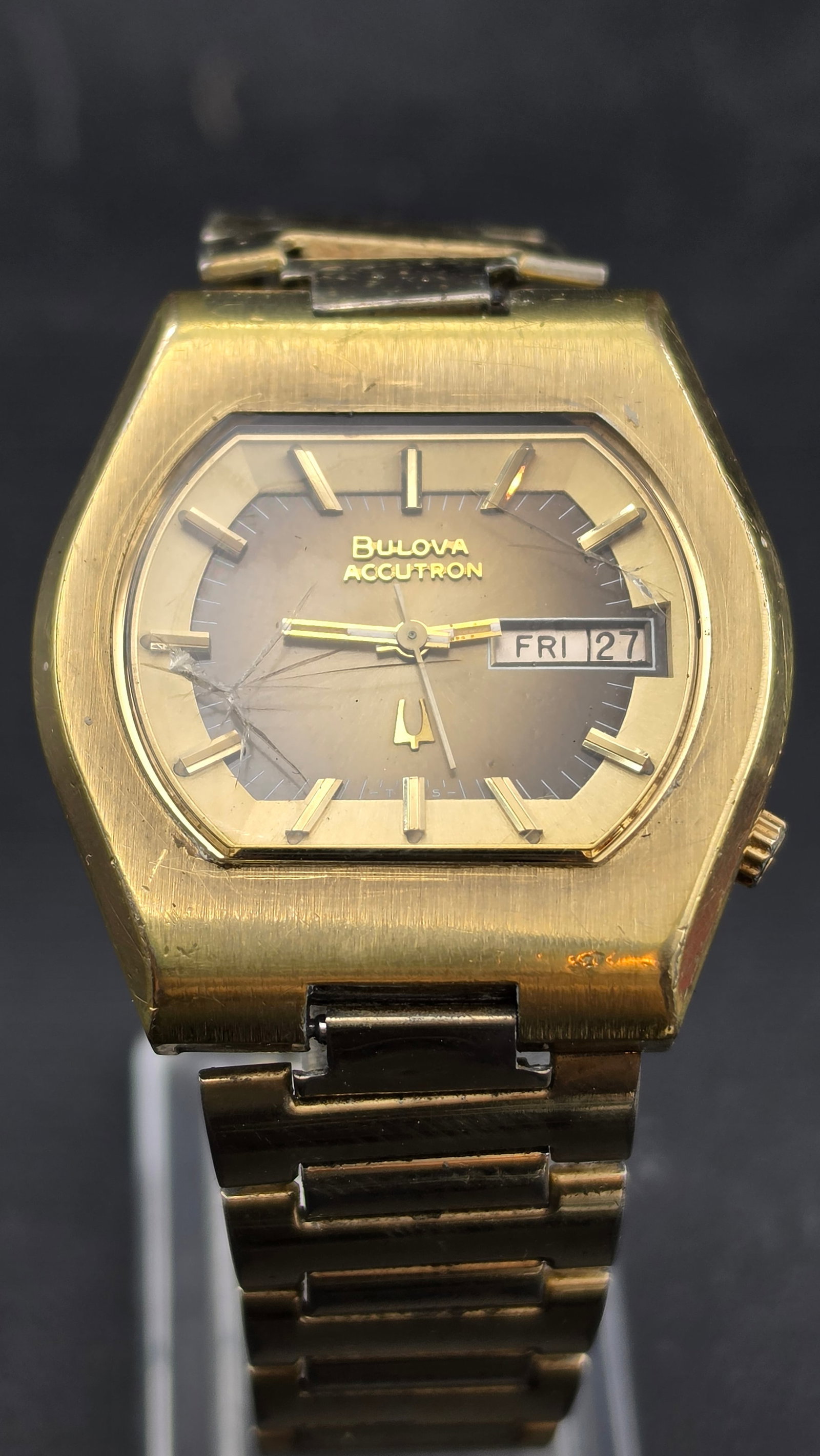 Vintage 1974 Bulova Accutron Tuning Fork Day Date Gold Electroplate Hexagon Men's Watch N4: Up for sale is a vintage 1974 Bulova Accutron men's tuning fork wristwatch, date-coded N4 on the case back per Bulova's documented dating system. The case back is further stamped Bulova, Gold Electrop