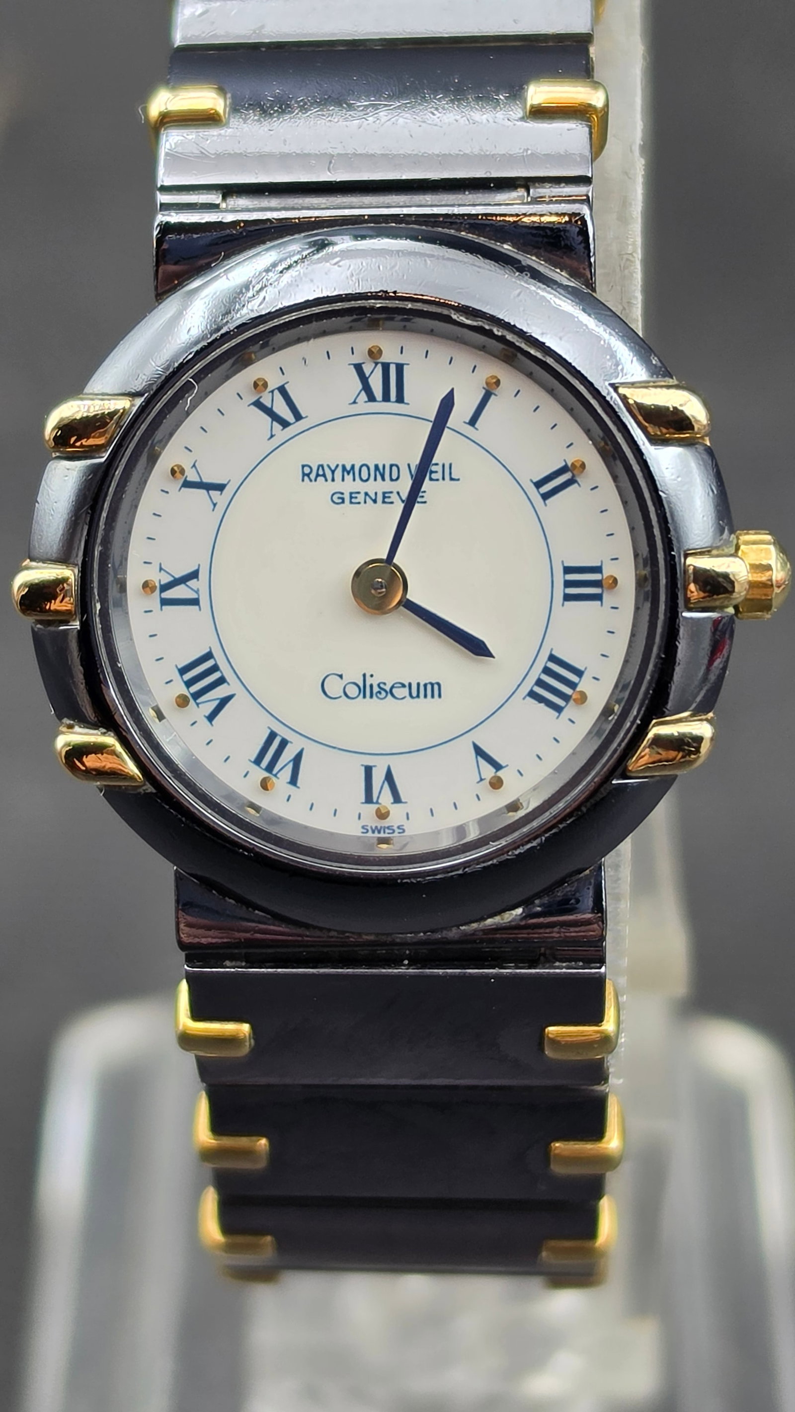 Vintage Raymond Weil Geneve Coliseum 8064 Ladies Swiss Quartz Two-Tone Roman Numeral Watch: Up for sale is a vintage Raymond Weil Geneve ladies quartz wristwatch, Coliseum model, reference 8064, as stamped on the case back along with Raymond Weil, Water Resistant, and Patented Model. The cas