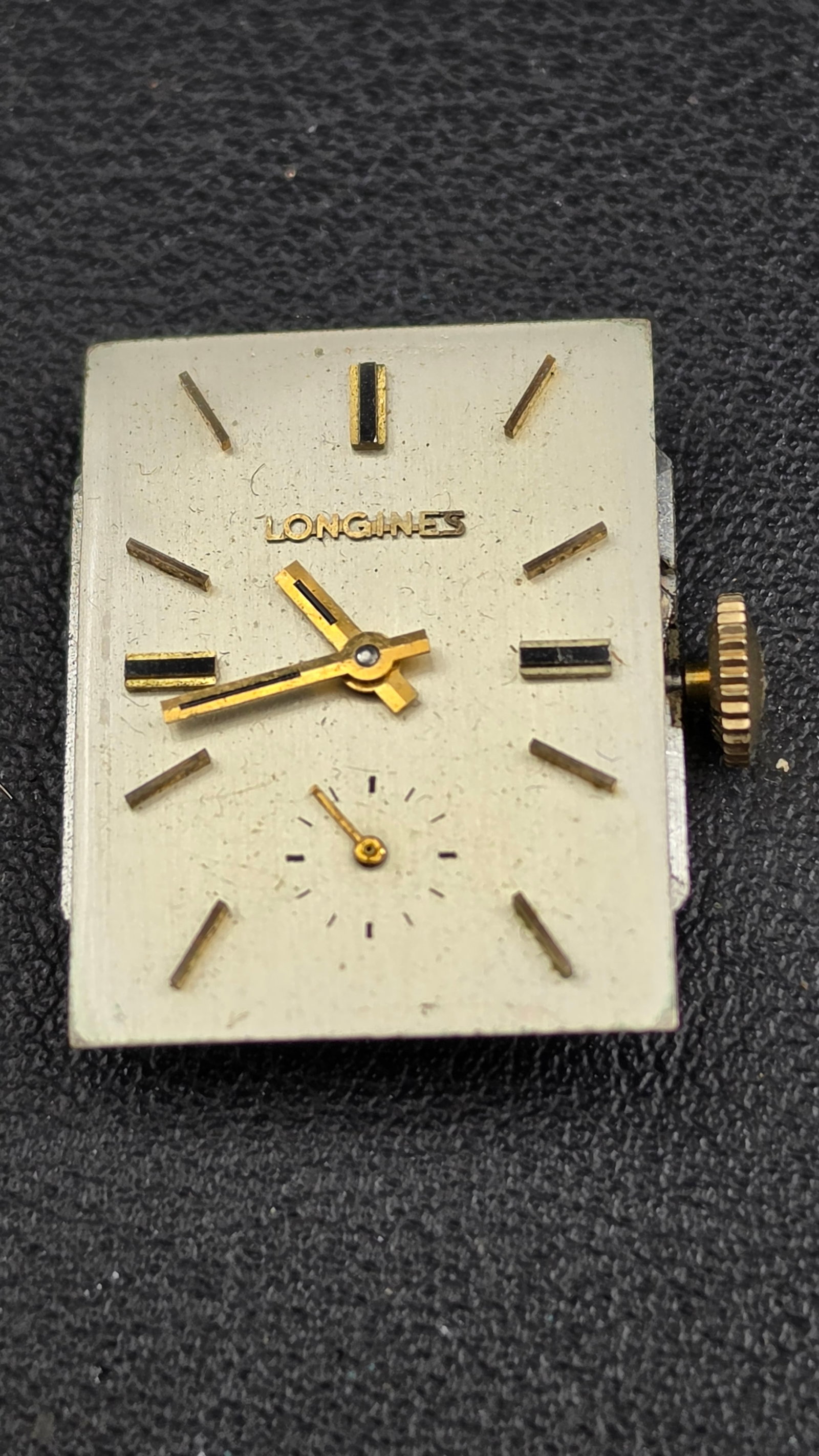 Vintage Longines Cal 570 17 Jewel Manual Wind Movement & Dial Running Parts Watchmaker 1960s: Up for sale is a vintage Longines ladies manual-wind movement with dial, no case. The movement is marked Longines Watch Co. Swiss, Seventeen 17 Jewels, Unadjusted, serial number 13828677, caliber 570.