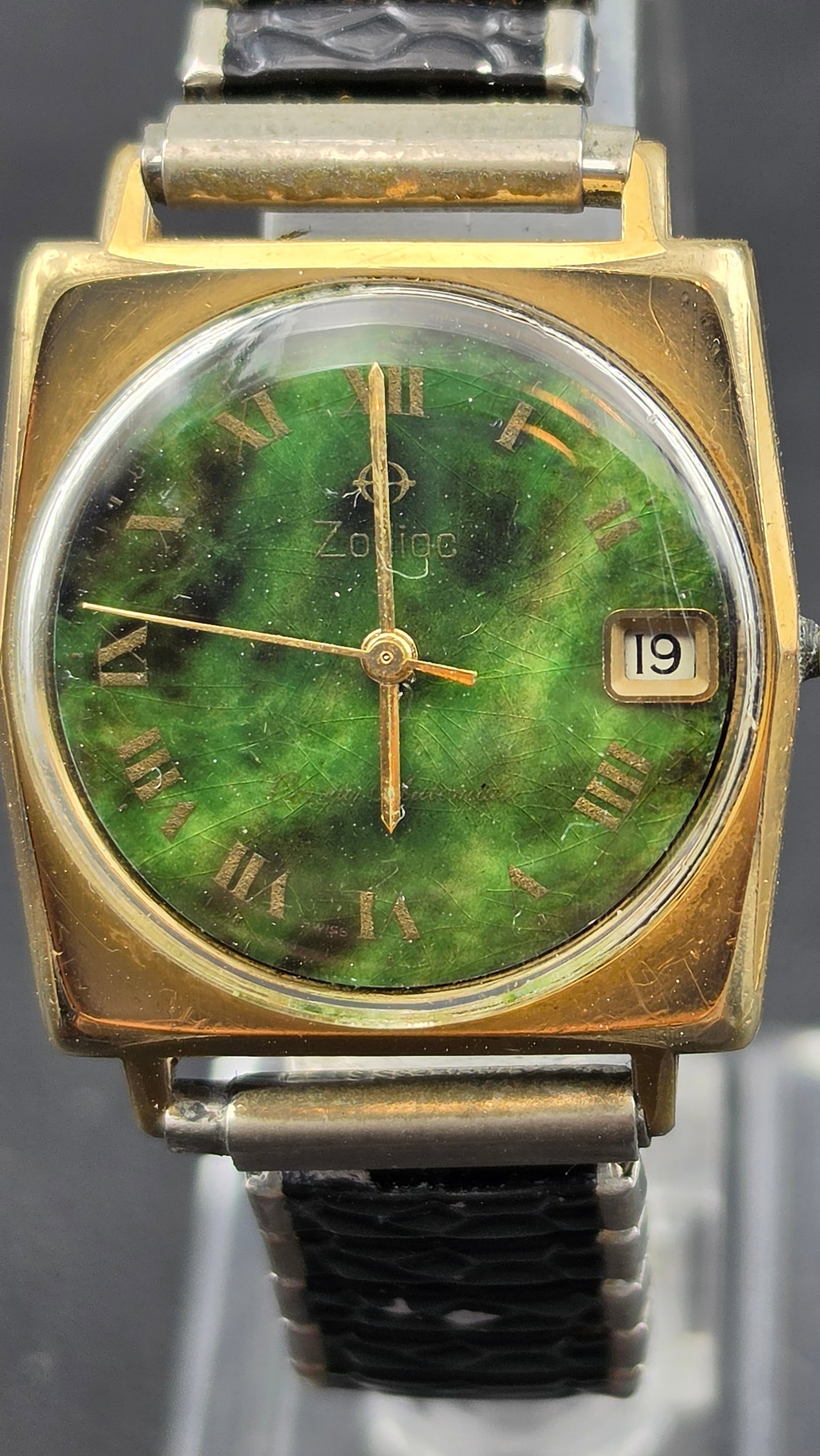 Vintage 1970s Zodiac Granit Automatic 17 Jewel Green Dial Date Swiss Watch Ref 723-922B (1 of 11)