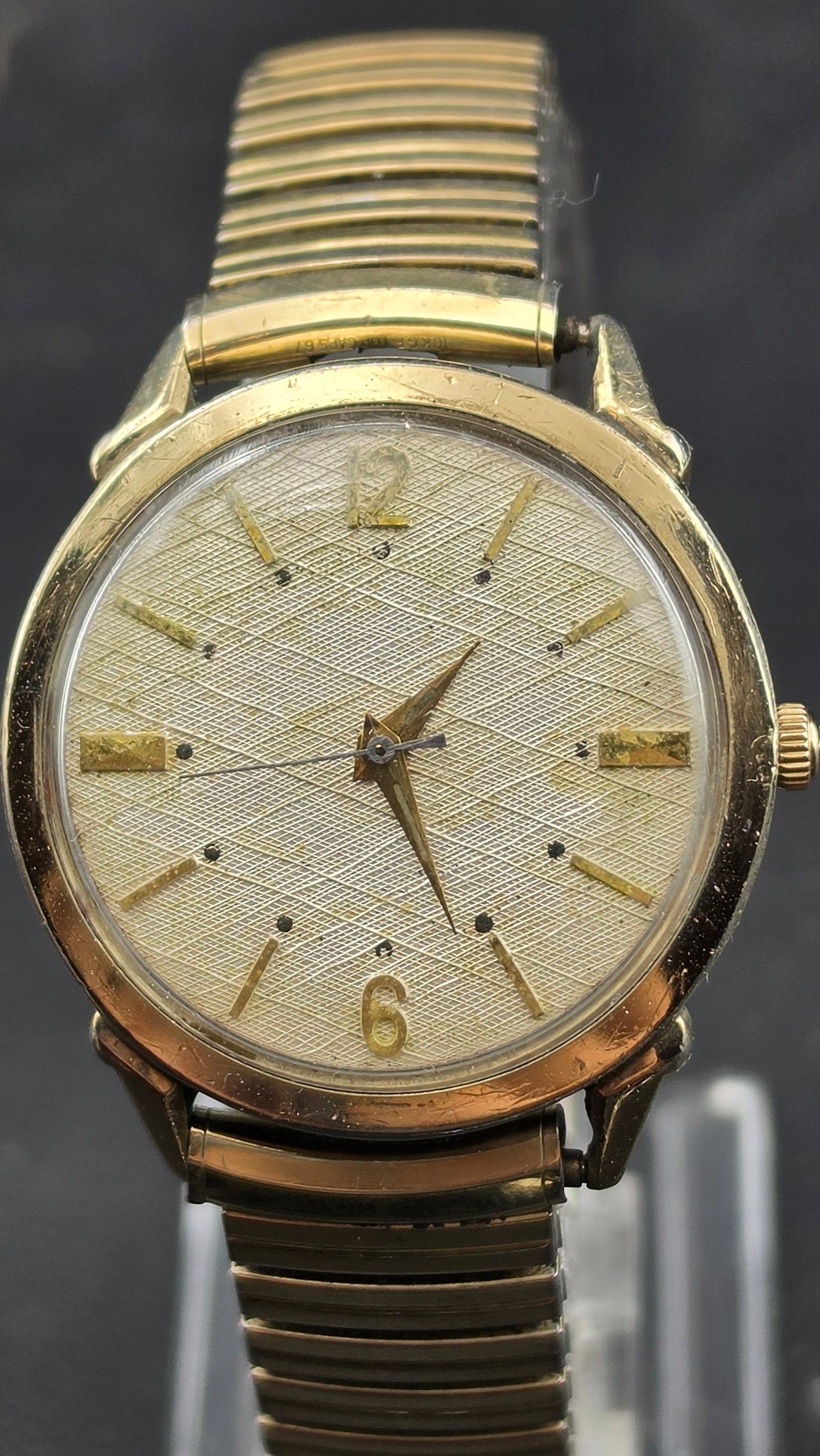 Vintage 1950s Waltham 65 Jewel Automatic R300 10K Gold Filled Crosshatch Dial Men's Watch Runs: Up for sale is a vintage 1950s Waltham men's automatic wristwatch powered by the Swiss-made Waltham Watch Co. caliber 65, marked Sixty Five Jewels, Unadjusted, Pat. Pend. U.S., R 300. The Waltham 65-j