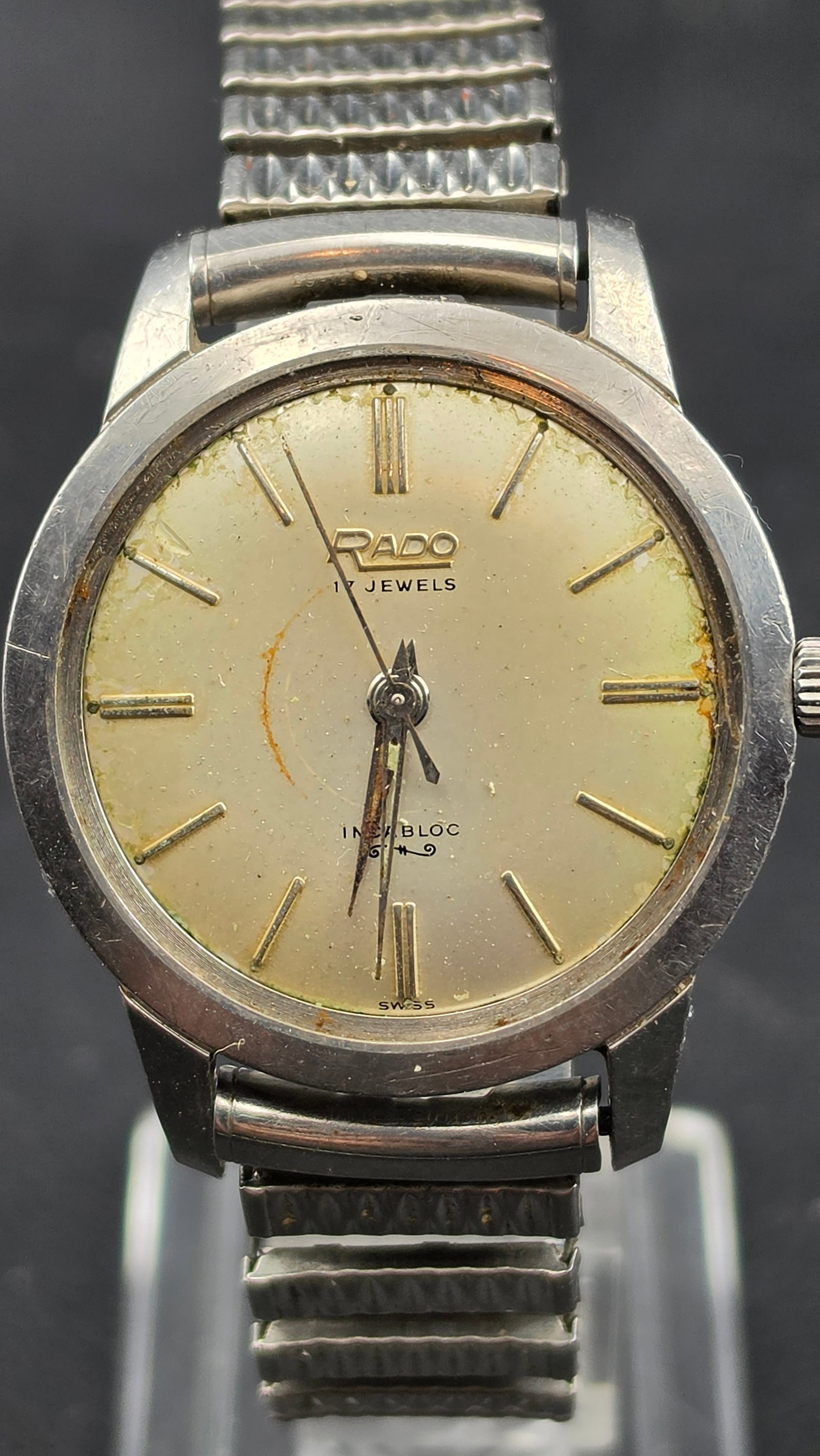 Vintage 1960s Rado Watch Co 17 Jewel Incabloc All Stainless Swiss Manual Wind Men's Watch Runs: Up for sale is a vintage 1960s Rado Watch Co. men's manual-wind wristwatch, reference 11579. The outer case back is stamped Rado, 11579, All Stainless Steel, Swiss, Antimagnetic, Waterproof, and Incab
