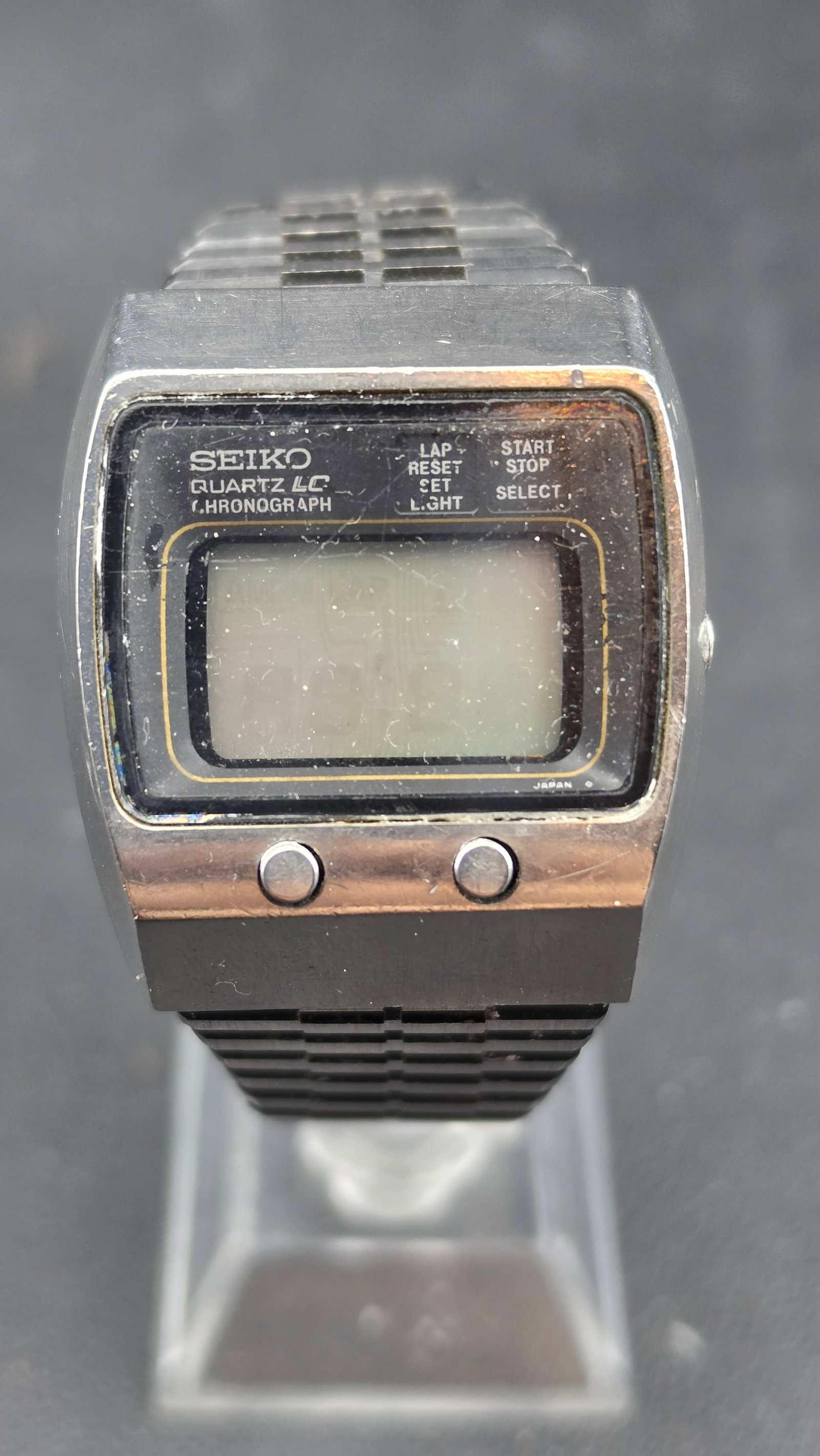 Vintage 1976 Seiko Quartz LC Chronograph 0634-5019 World's First LCD Chrono Digital Watch: Up for sale is a vintage 1976 Seiko Quartz LC Chronograph, reference 0634-5019, serial number 644567, dating to April 1976 — an early production example of the world's first LCD chronograph wristwat