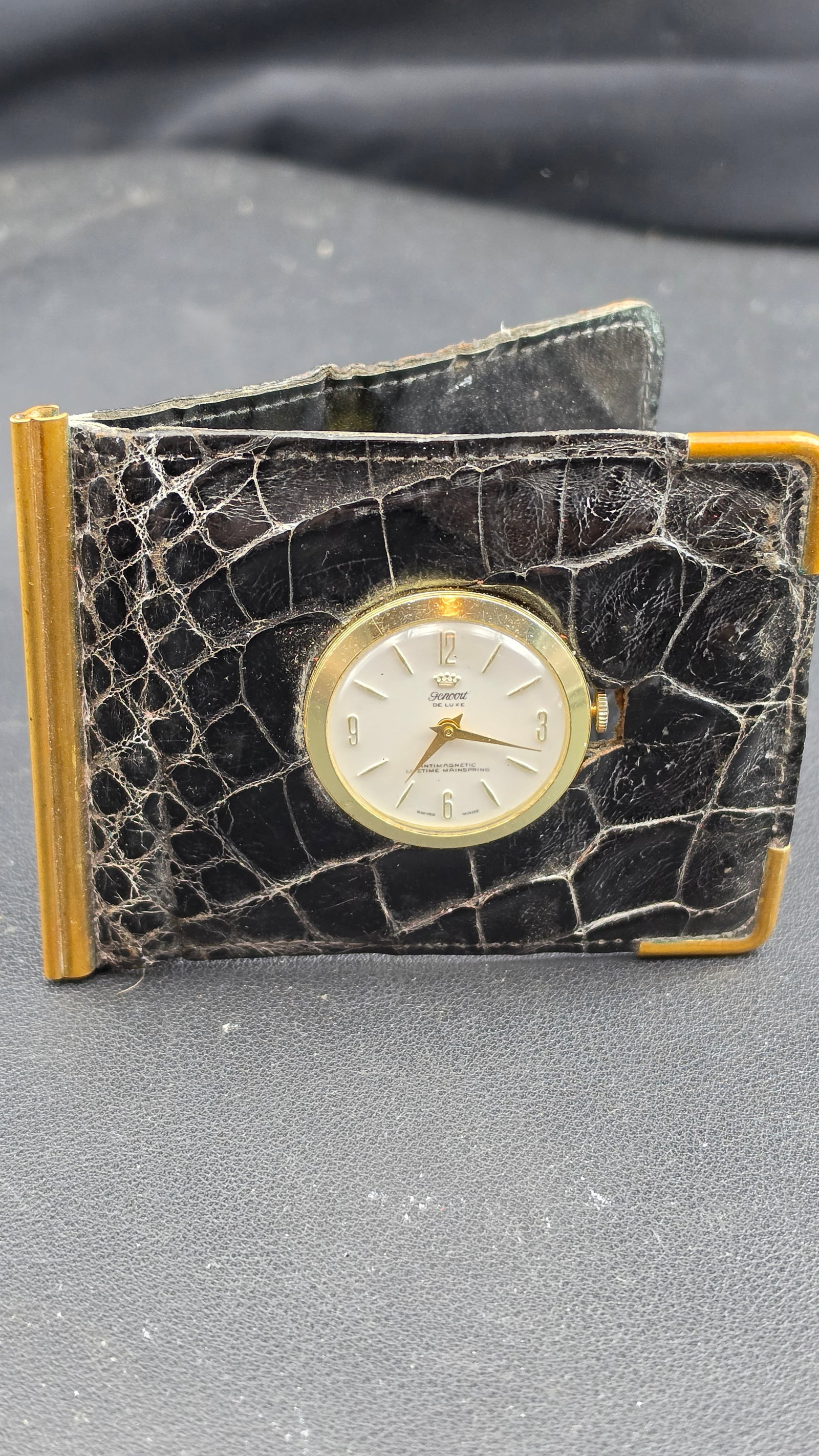 Vintage 1950s Genco De Luxe Swiss Wallet Purse Clock Genuine Alligator Antimagnetic Running: This is a vintage mid-century Genco De Luxe Swiss-made wallet purse clock, circa 1950s, housed in a genuine black alligator leather fold-open case with gold-tone brass corner mounts and a top bar hing