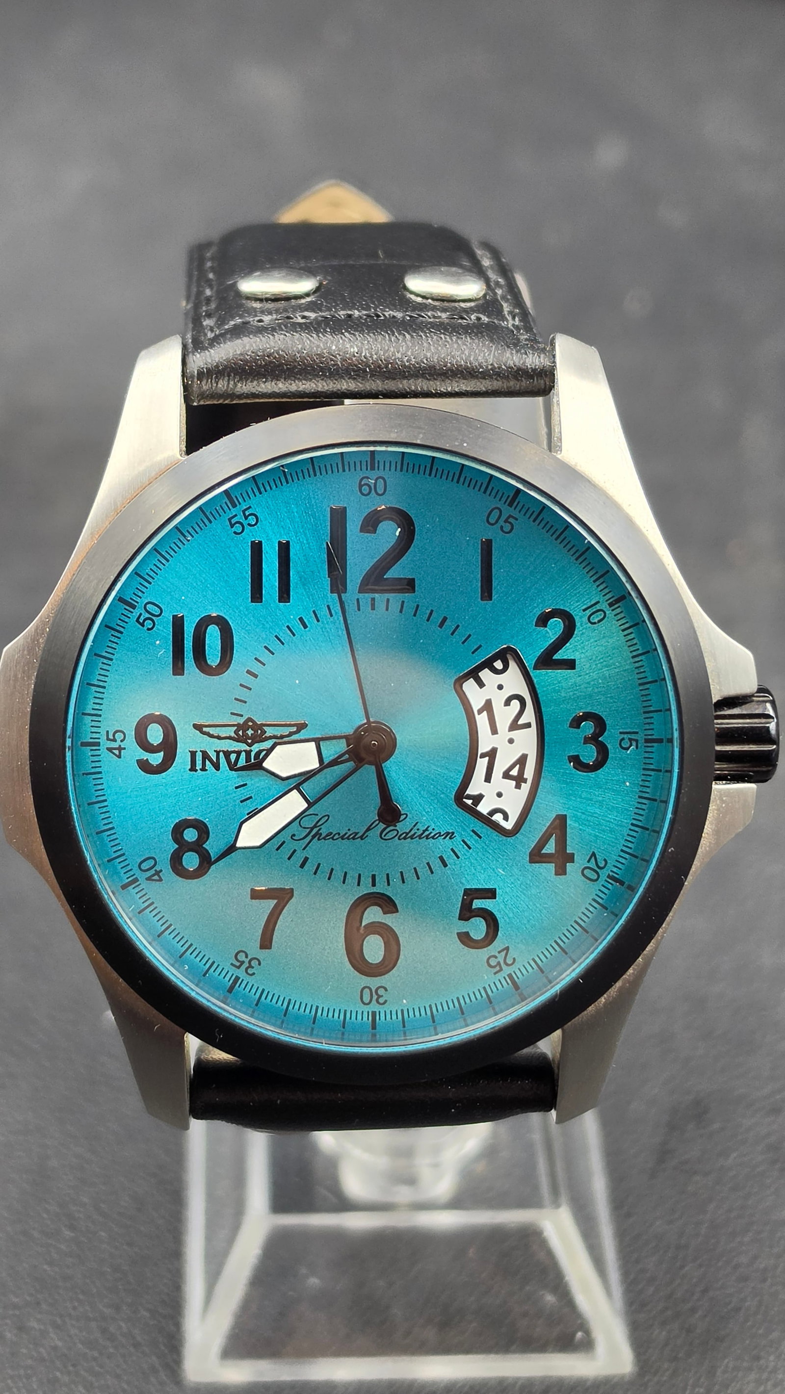Invicta Specialty Special Edition Model 18862 Blue Gradient Curved Date Swiss Quartz Leather 48mm 20: This is an Invicta Specialty Special Edition, model number 18862, powered by a Swiss quartz G10.212 movement. The 48mm stainless steel case presents a vivid blue-green gradient sunburst dial with larg