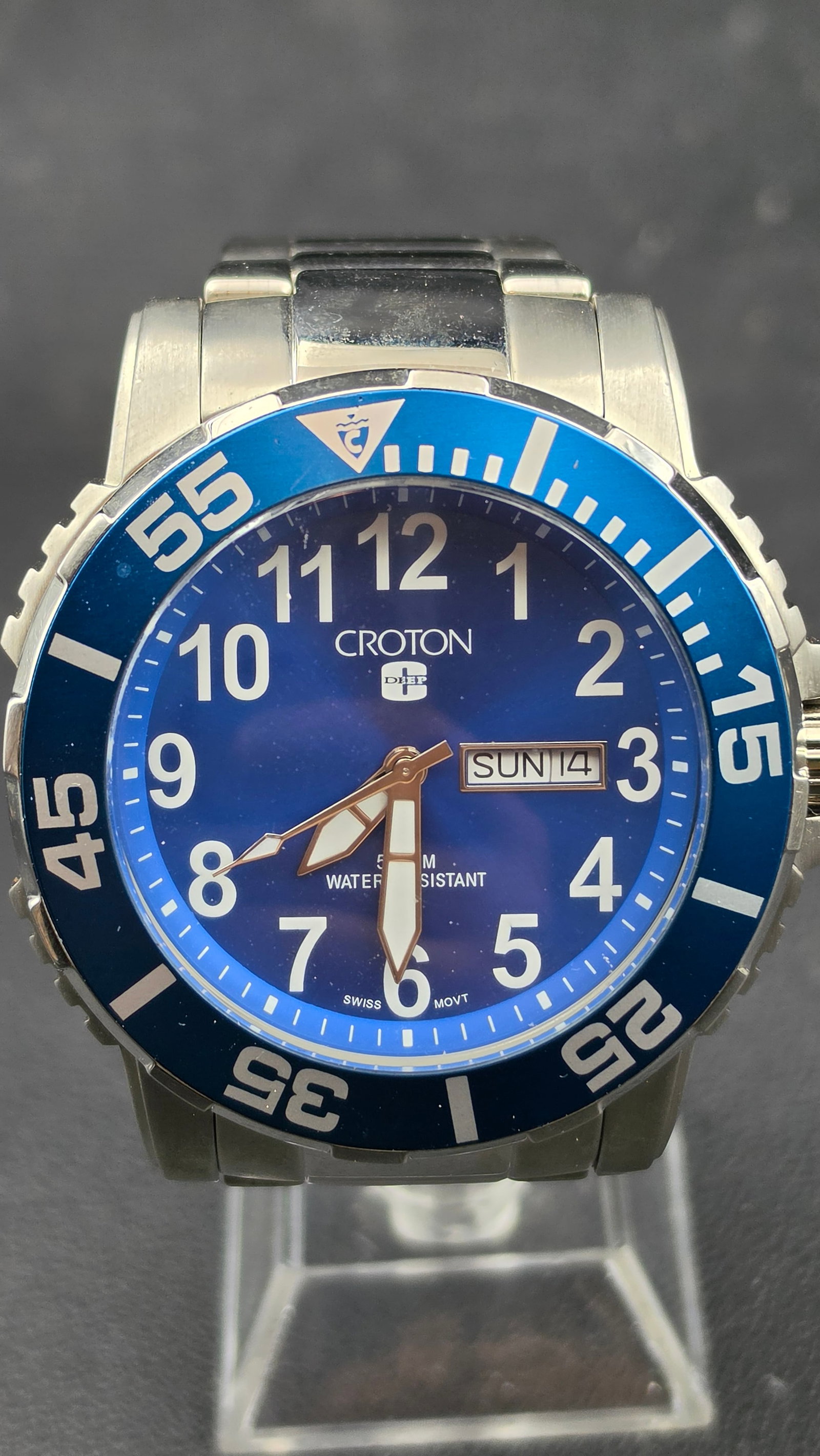 Croton Deep C Swiss Quartz Day-Date 51mm Blue Dial 50ATM CA301206 Steel Diver Men's Watch 2000s: Up for sale is a Croton Deep C diver, ref. CA301206, an impressively spec'd Swiss quartz sport watch rated at a remarkable 50ATM/1650FT — a water resistance rating that places it firmly in professio